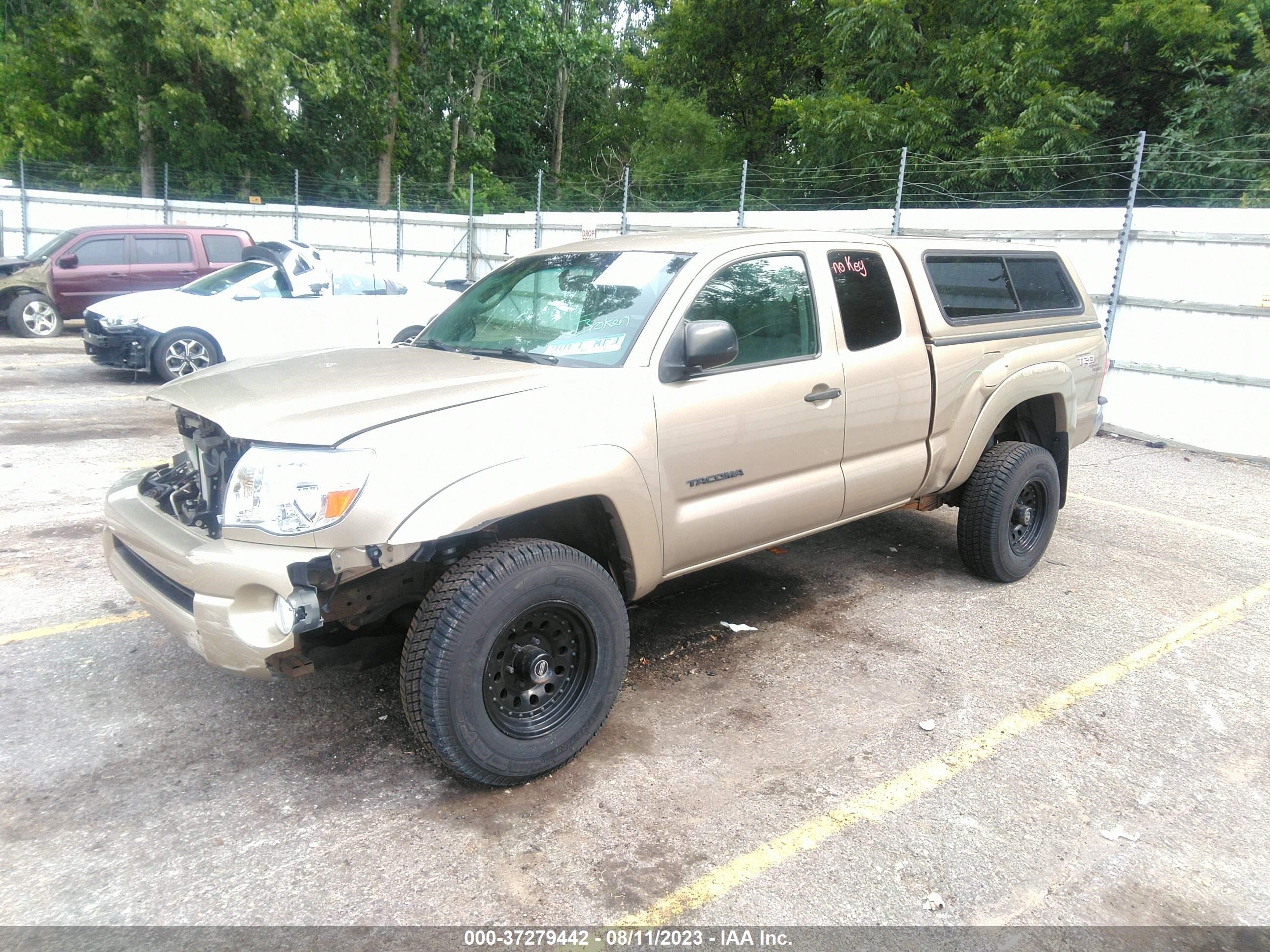 Photo 2 VIN: 5TEUU42N15Z081362 - TOYOTA TACOMA 