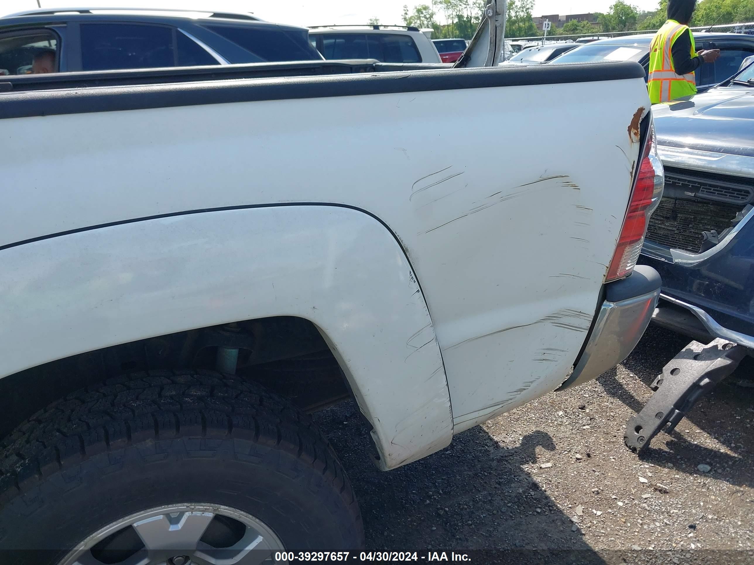 Photo 13 VIN: 5TEUU42N19Z631472 - TOYOTA TACOMA 