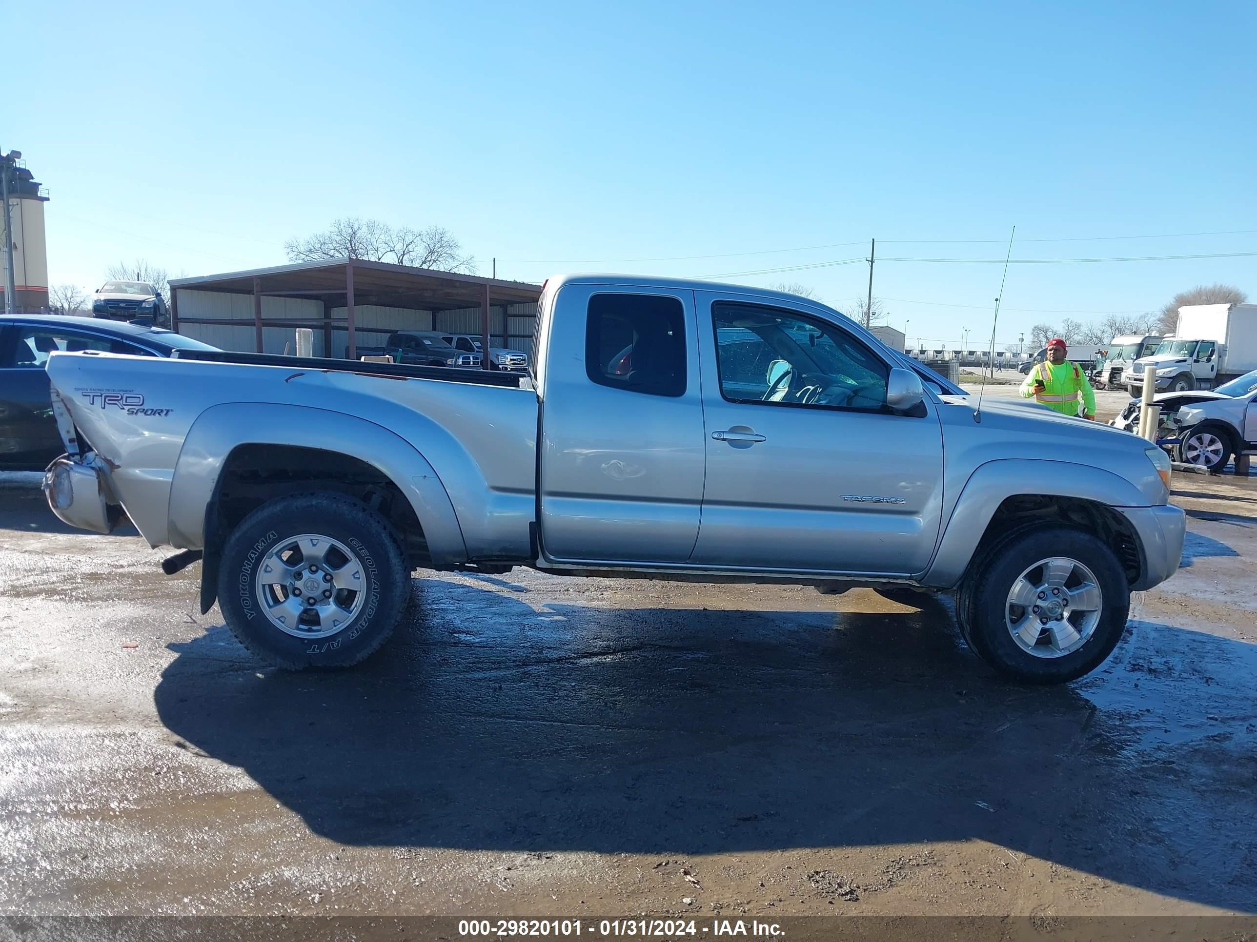 Photo 13 VIN: 5TEUU42N27Z324048 - TOYOTA TACOMA 