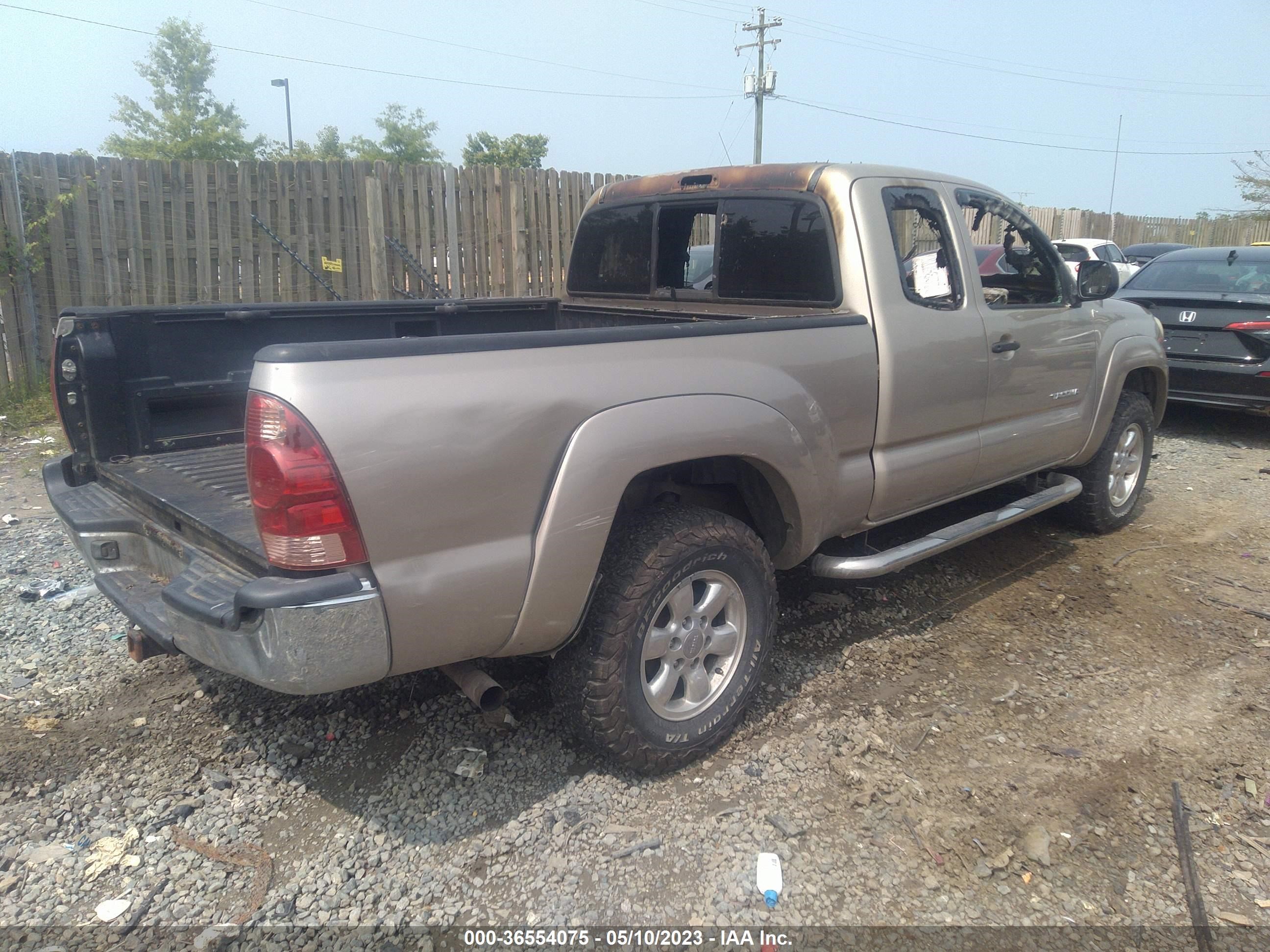 Photo 3 VIN: 5TEUU42N35Z040831 - TOYOTA TACOMA 