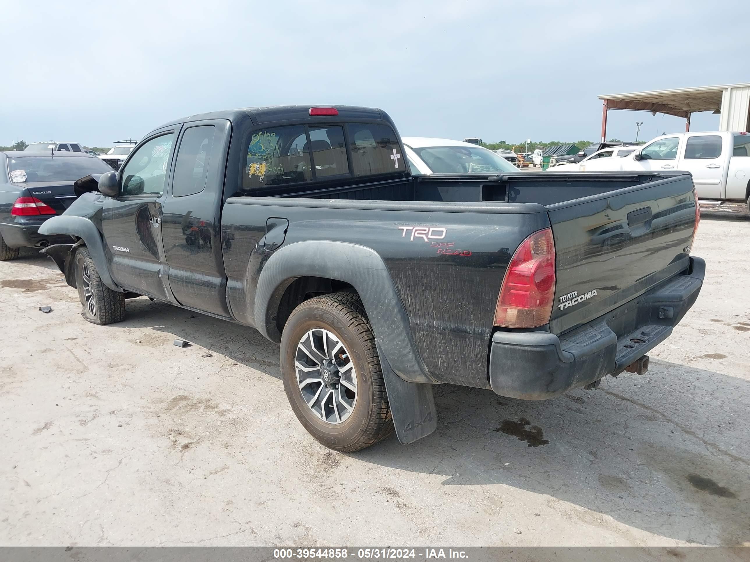 Photo 2 VIN: 5TEUU42N38Z520081 - TOYOTA TACOMA 