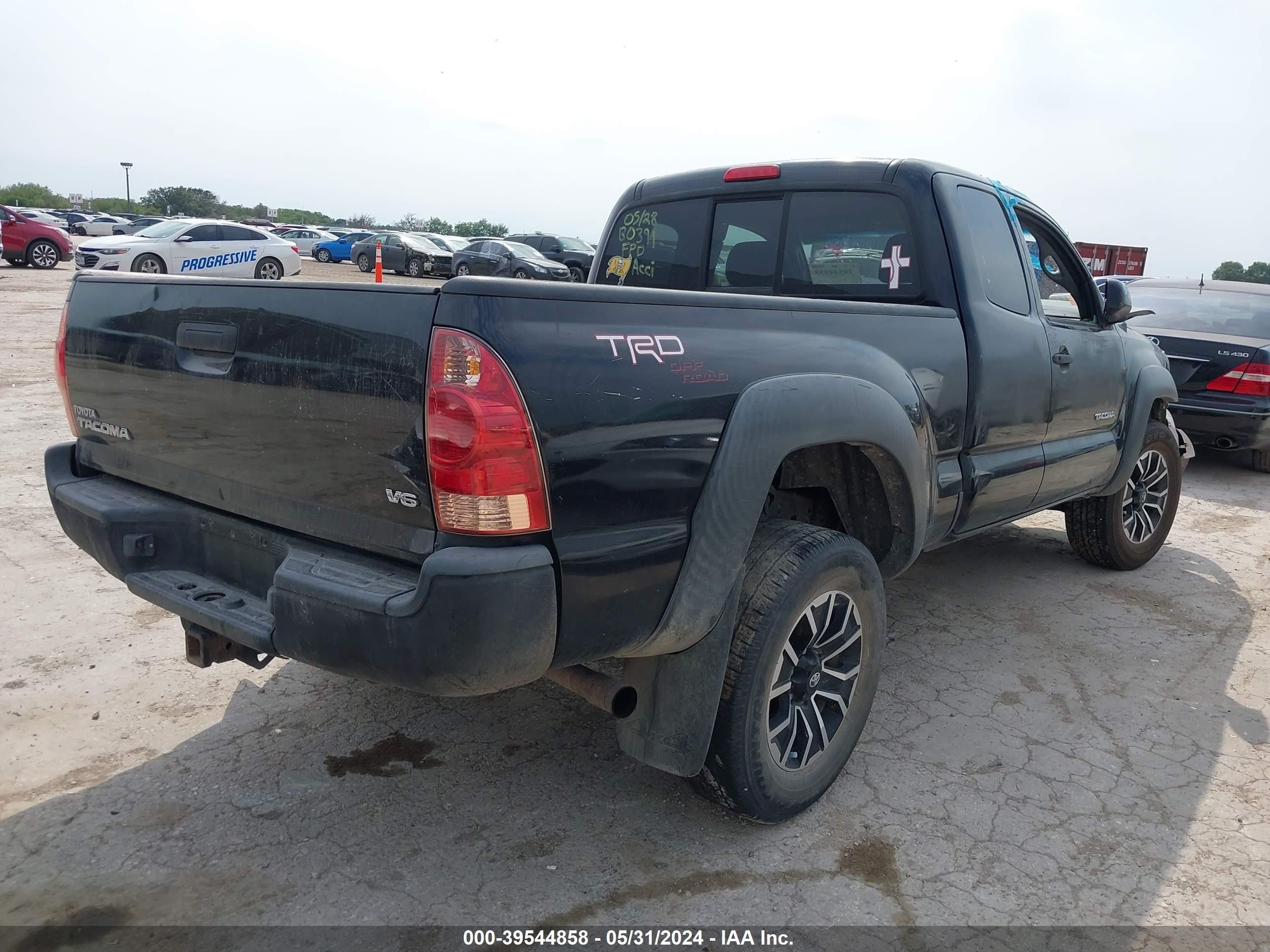 Photo 3 VIN: 5TEUU42N38Z520081 - TOYOTA TACOMA 