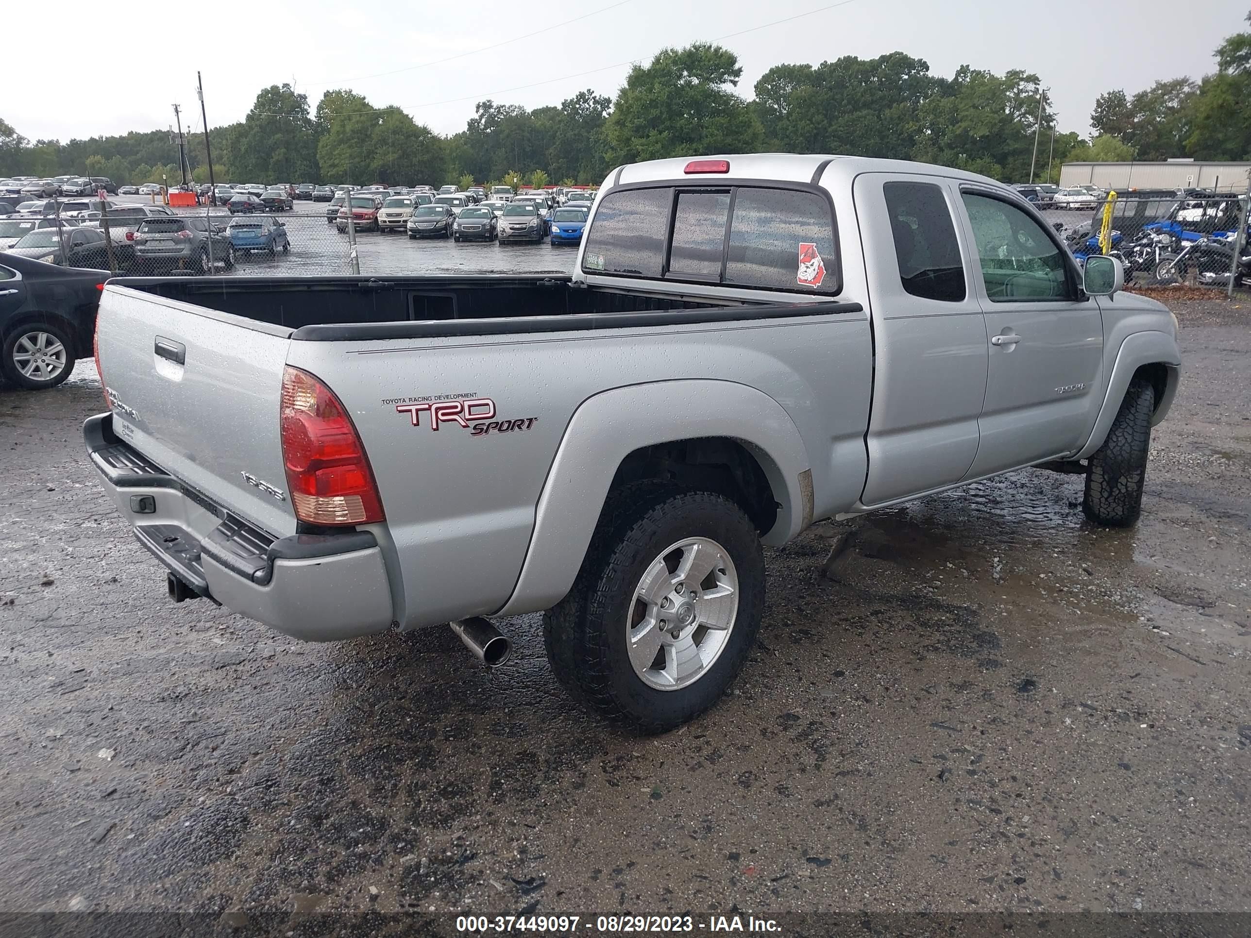 Photo 3 VIN: 5TEUU42N45Z056861 - TOYOTA TACOMA 