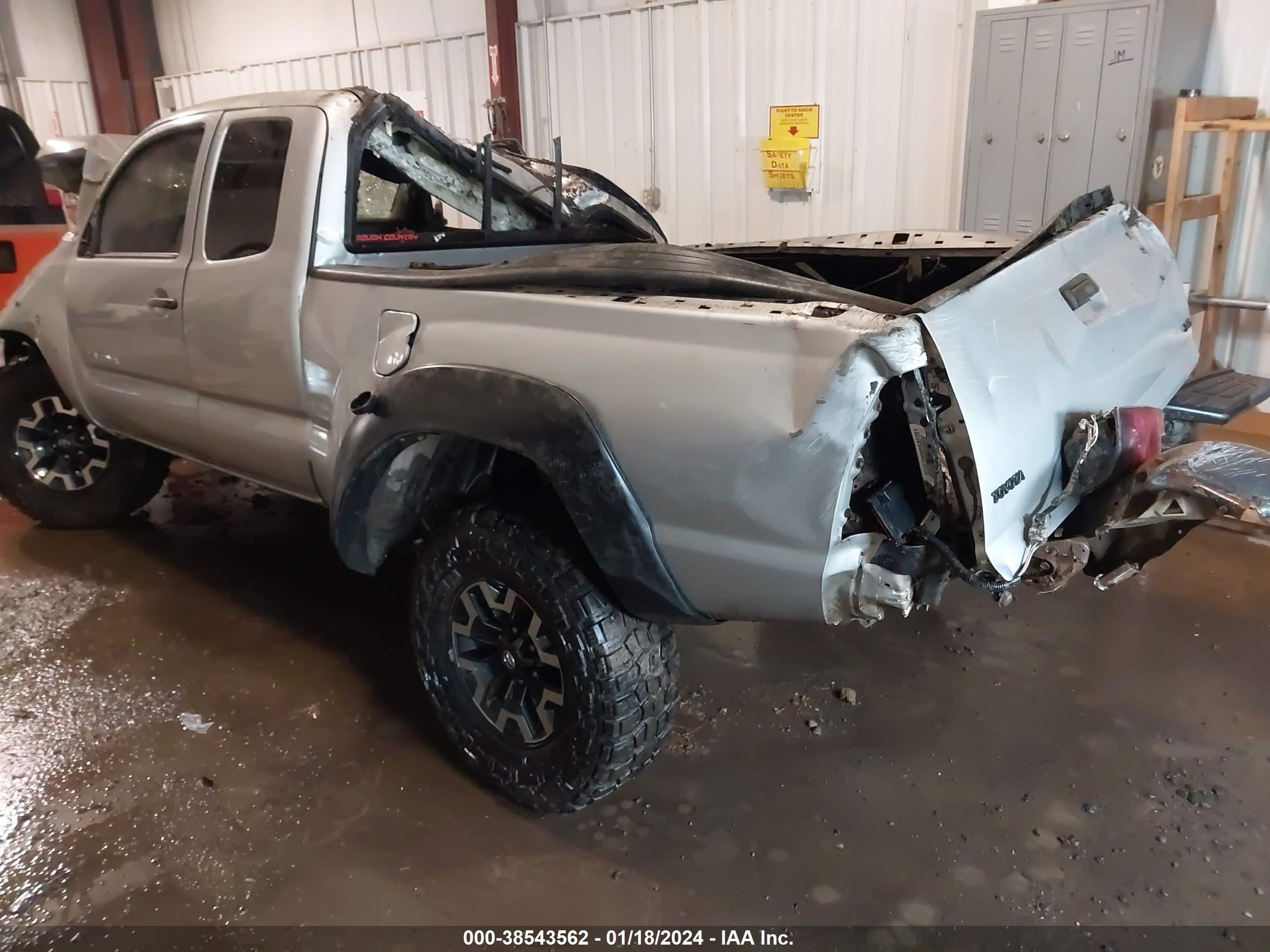 Photo 2 VIN: 5TEUU42N56Z247433 - TOYOTA TACOMA 