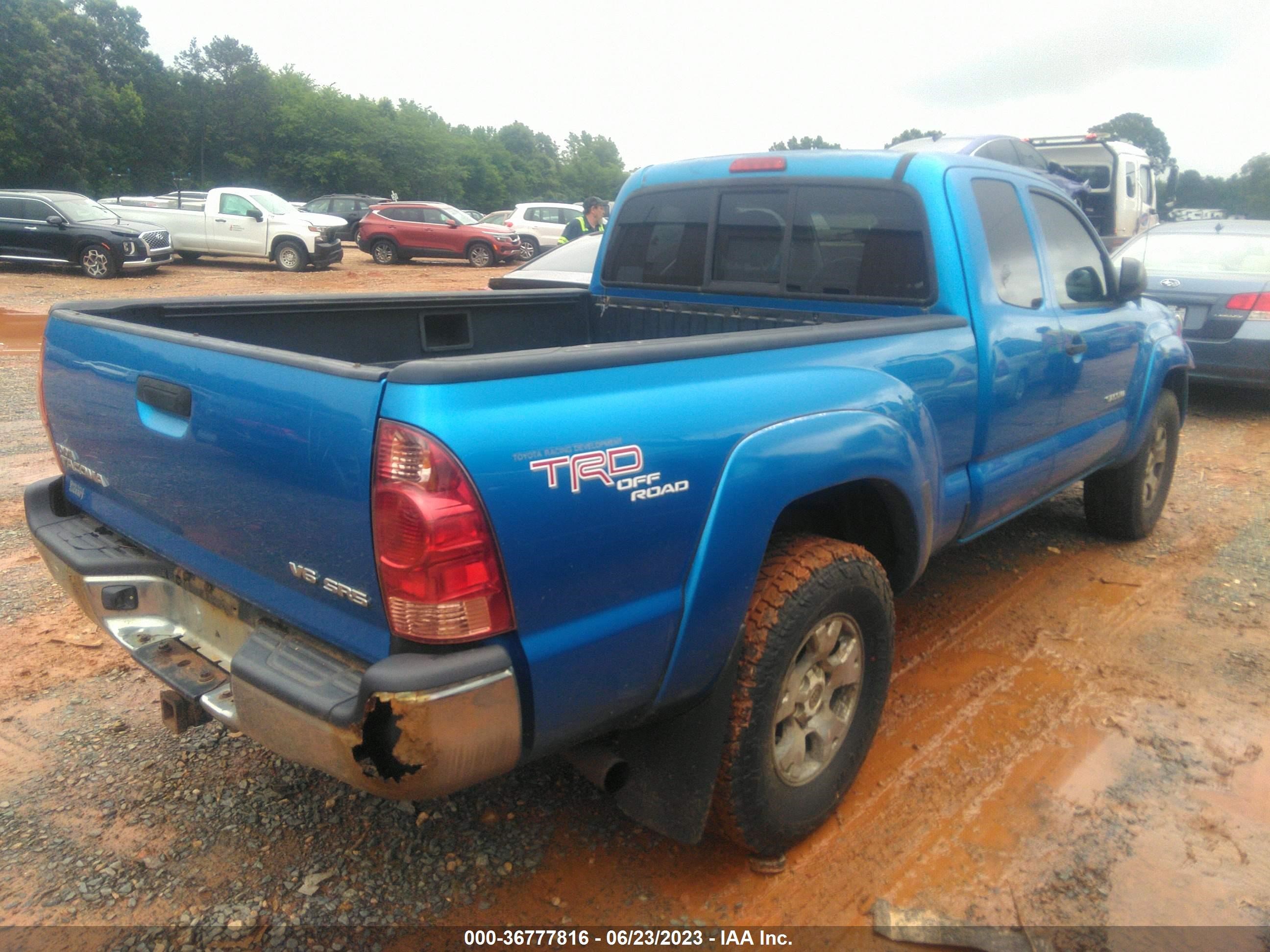 Photo 3 VIN: 5TEUU42N58Z490453 - TOYOTA TACOMA 