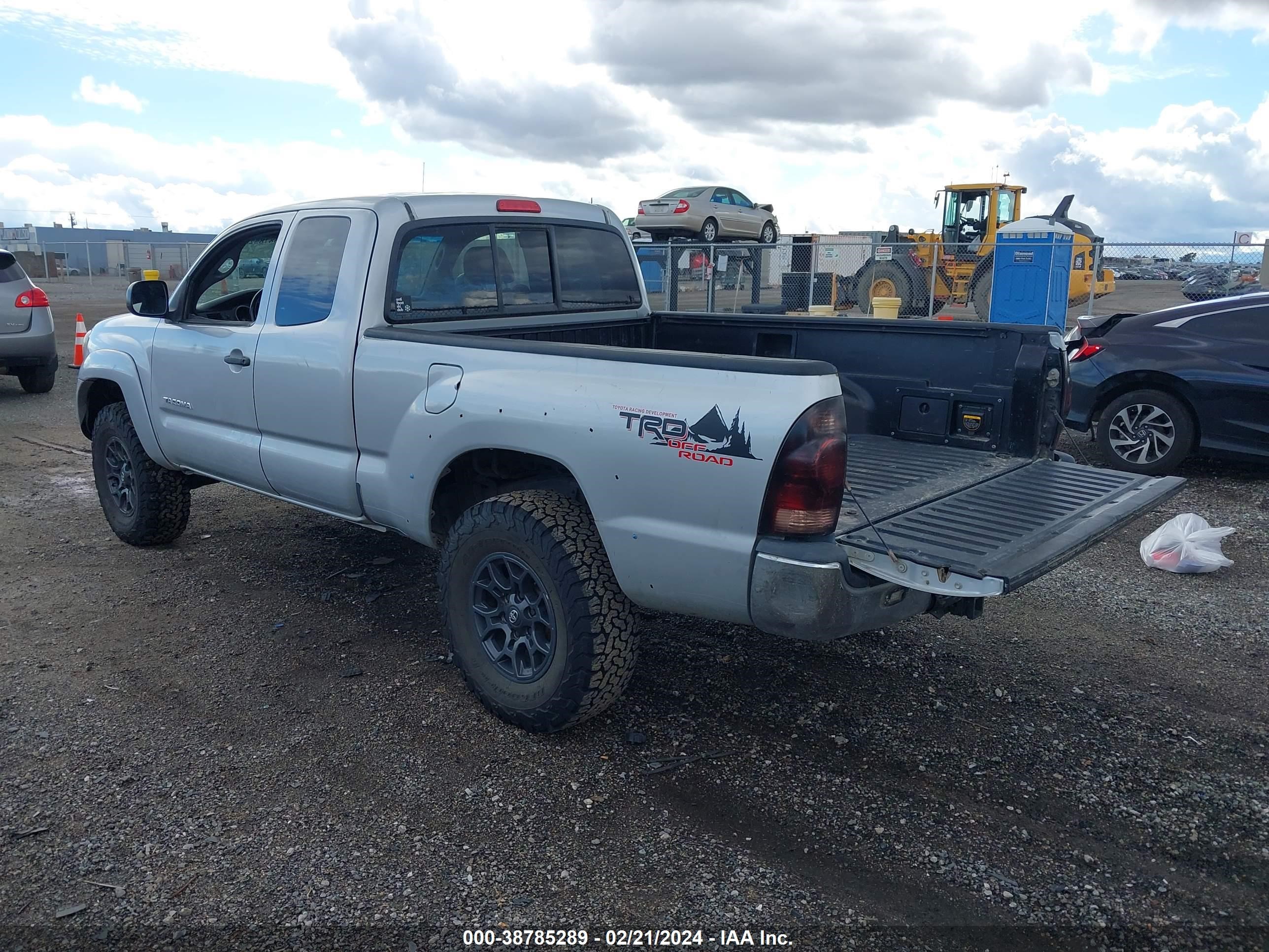 Photo 2 VIN: 5TEUU42N77Z399991 - TOYOTA TACOMA 