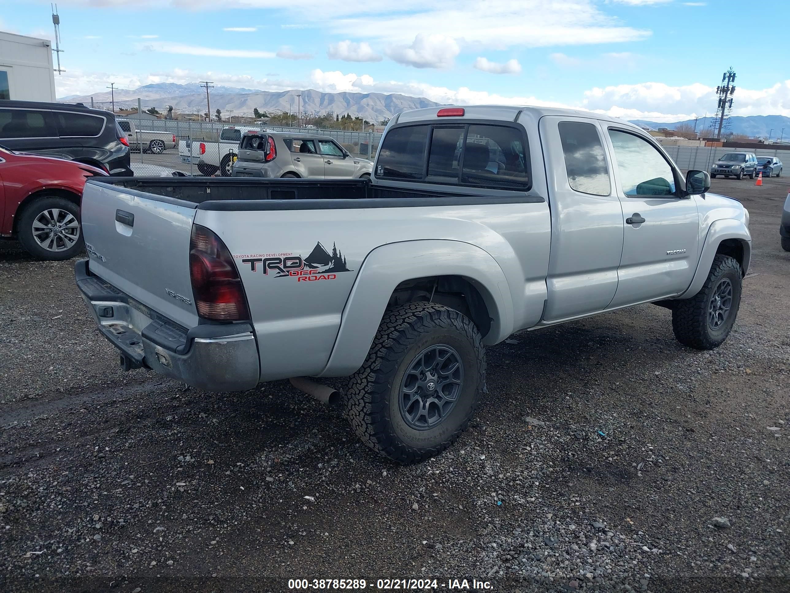 Photo 3 VIN: 5TEUU42N77Z399991 - TOYOTA TACOMA 