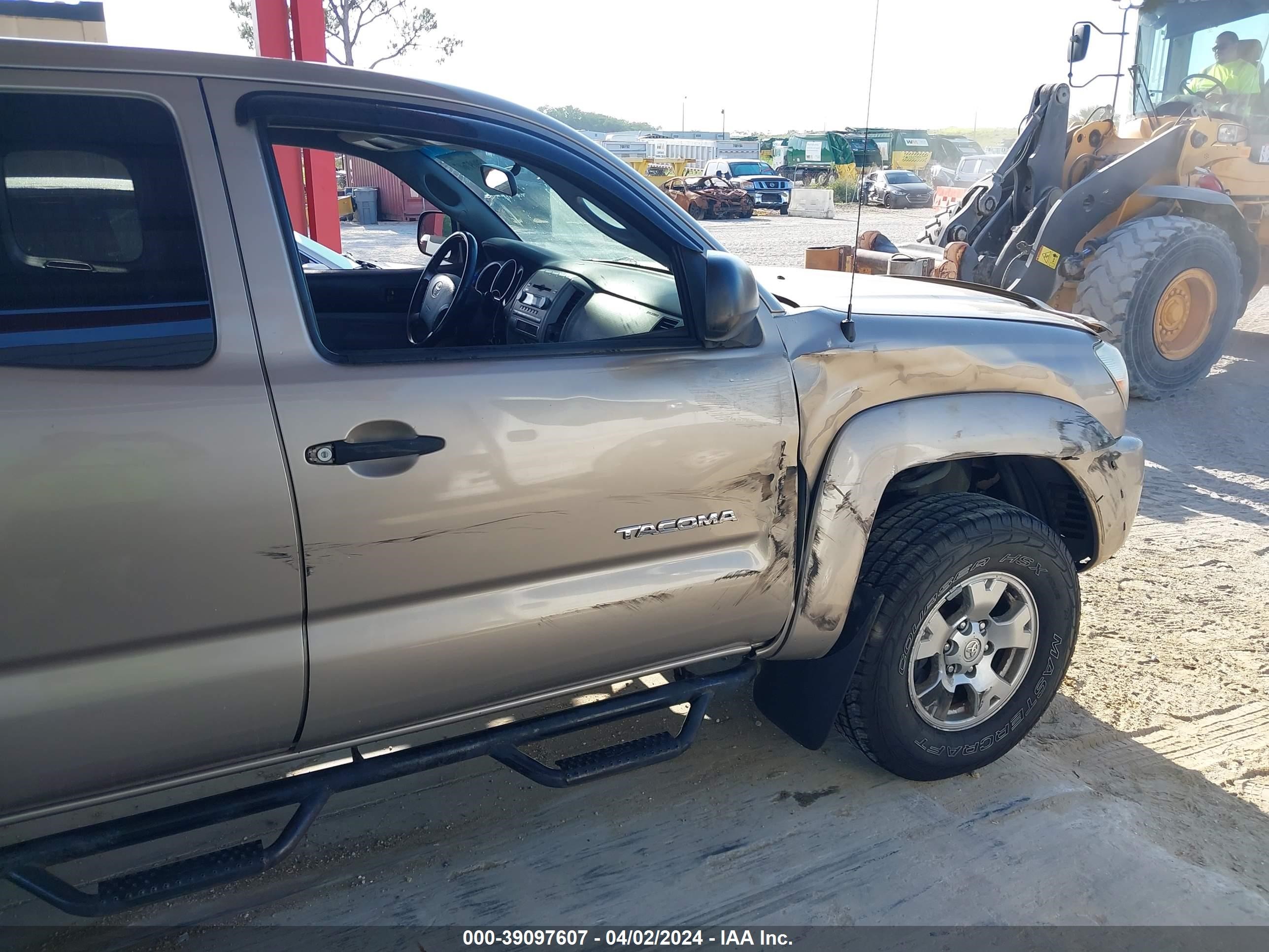 Photo 11 VIN: 5TEUU42N85Z107875 - TOYOTA TACOMA 