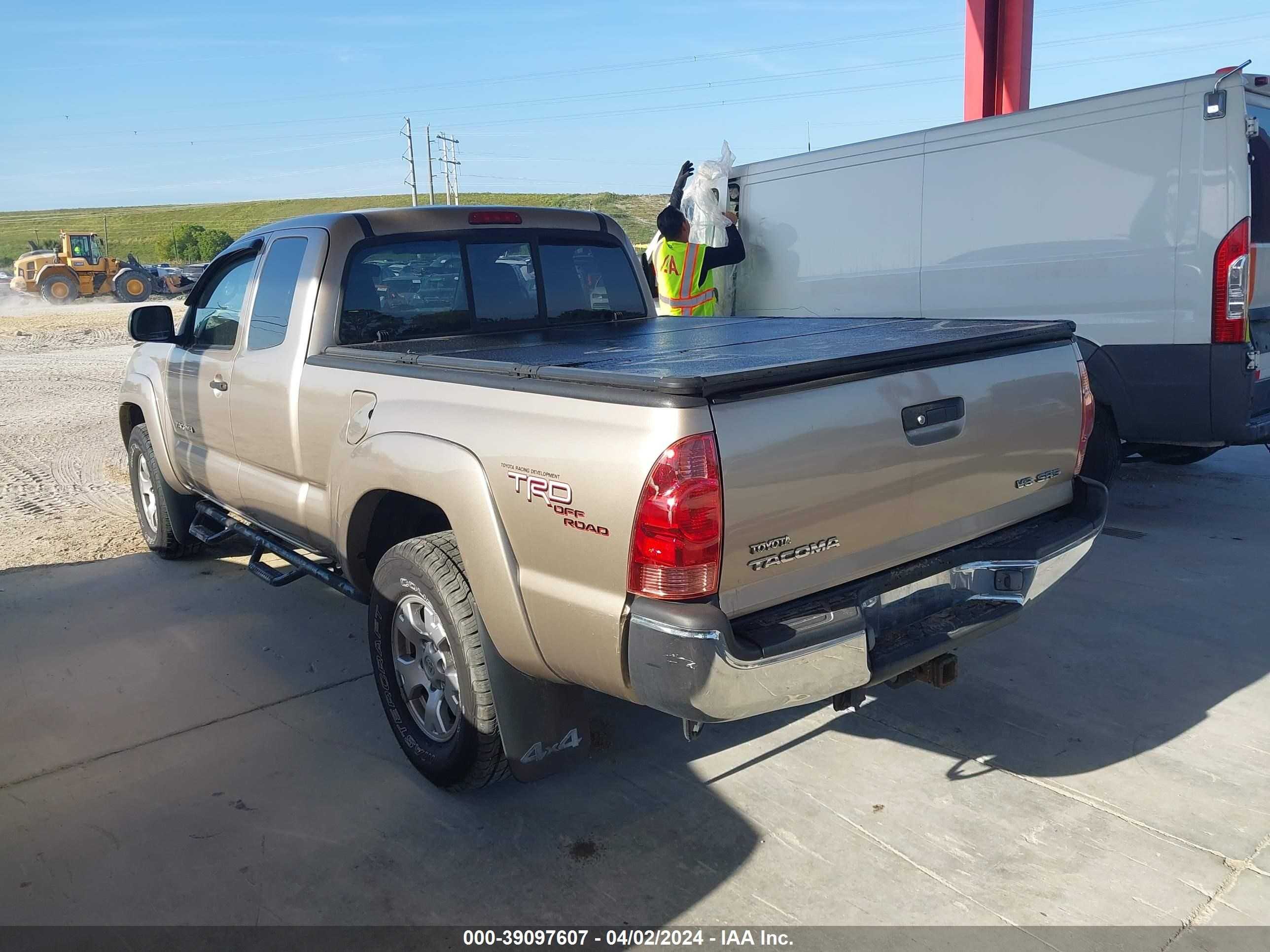 Photo 2 VIN: 5TEUU42N85Z107875 - TOYOTA TACOMA 