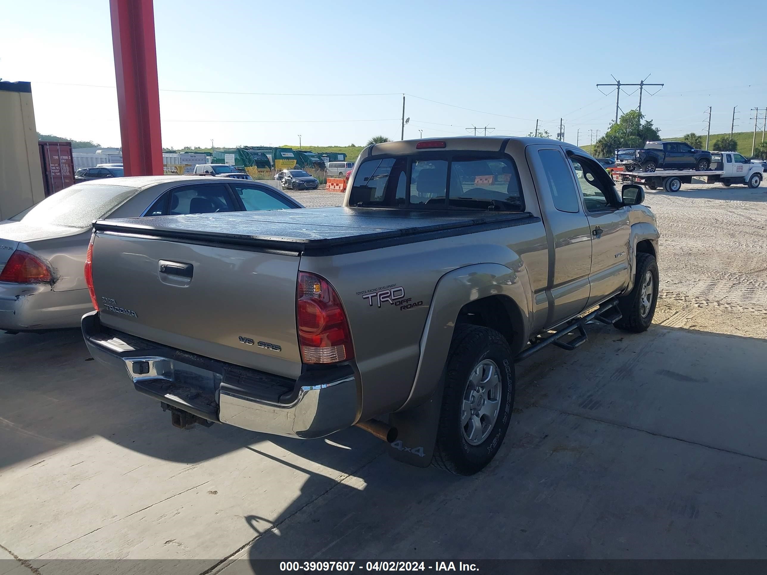 Photo 3 VIN: 5TEUU42N85Z107875 - TOYOTA TACOMA 