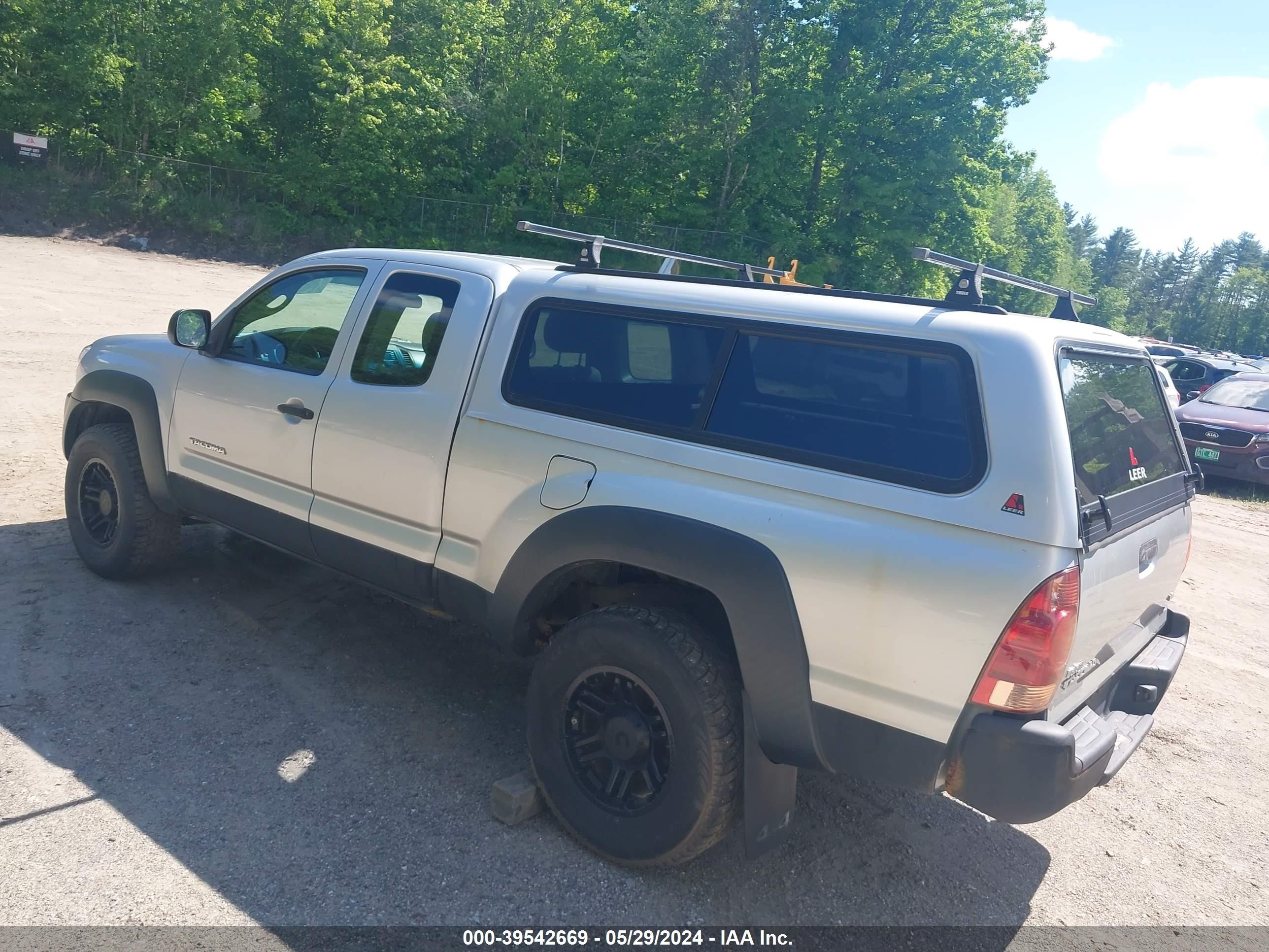 Photo 2 VIN: 5TEUU42N98Z501664 - TOYOTA TACOMA 