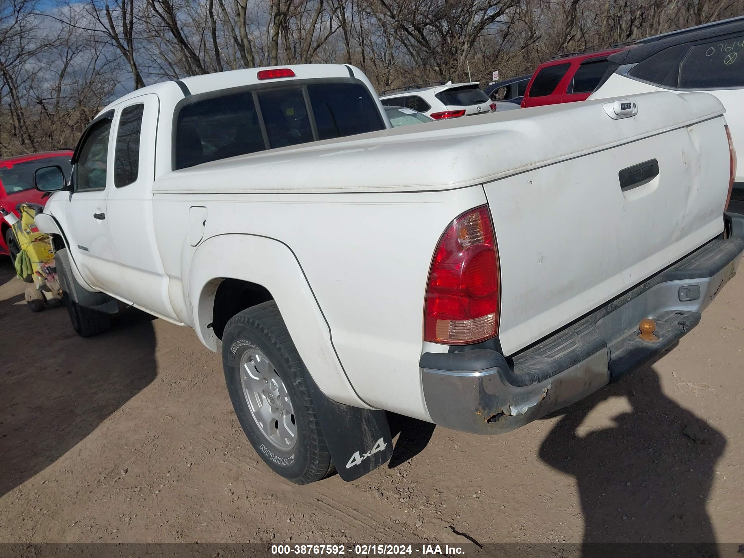 Photo 2 VIN: 5TEUU42NX5Z049221 - TOYOTA TACOMA 