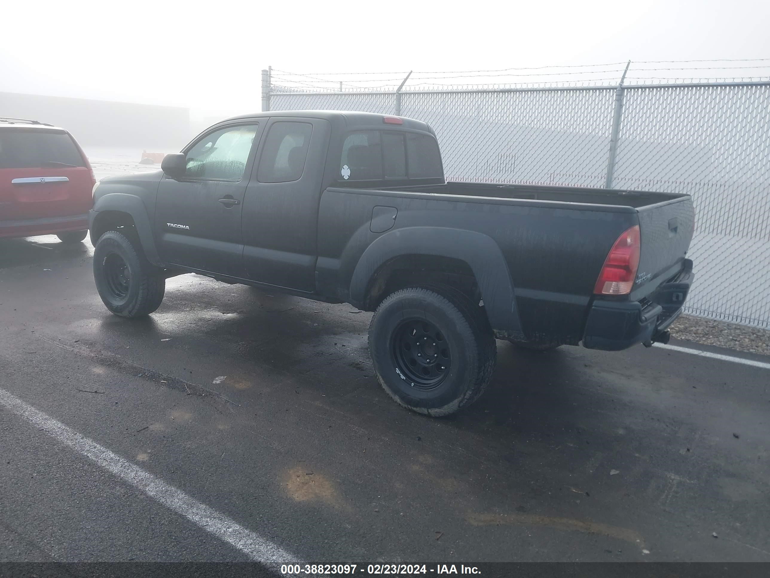 Photo 2 VIN: 5TEUU42NX6Z239957 - TOYOTA TACOMA 