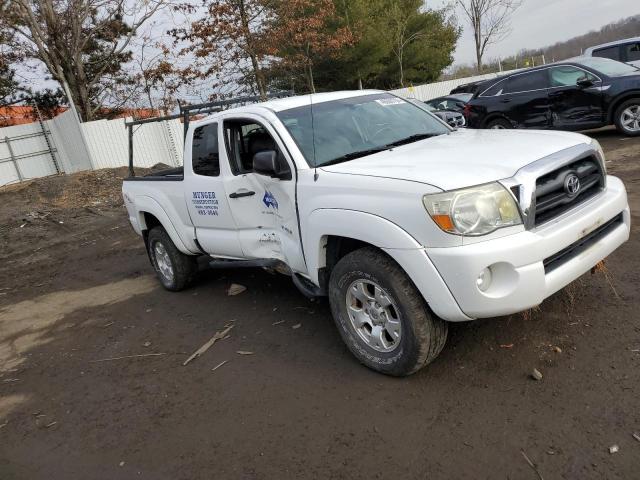 Photo 3 VIN: 5TEUU42NX8Z541669 - TOYOTA TACOMA 