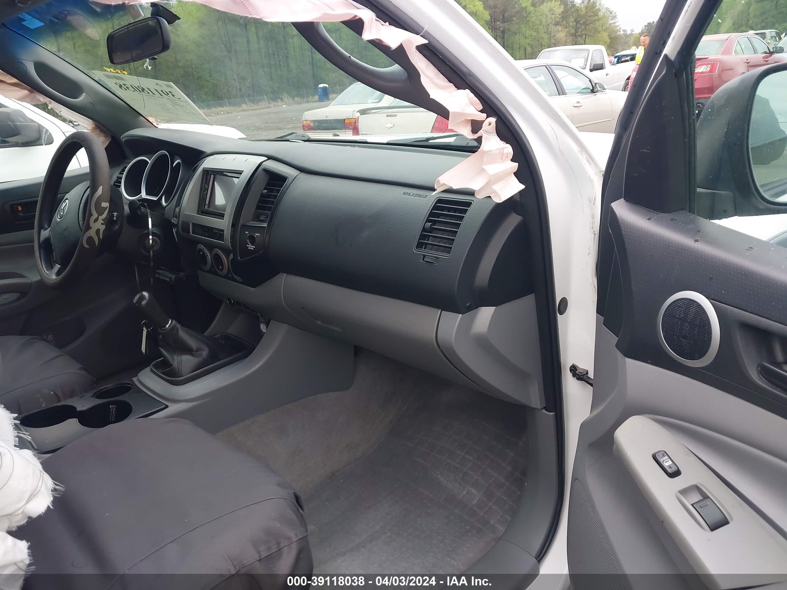 Photo 4 VIN: 5TEUX42N59Z647973 - TOYOTA TACOMA 