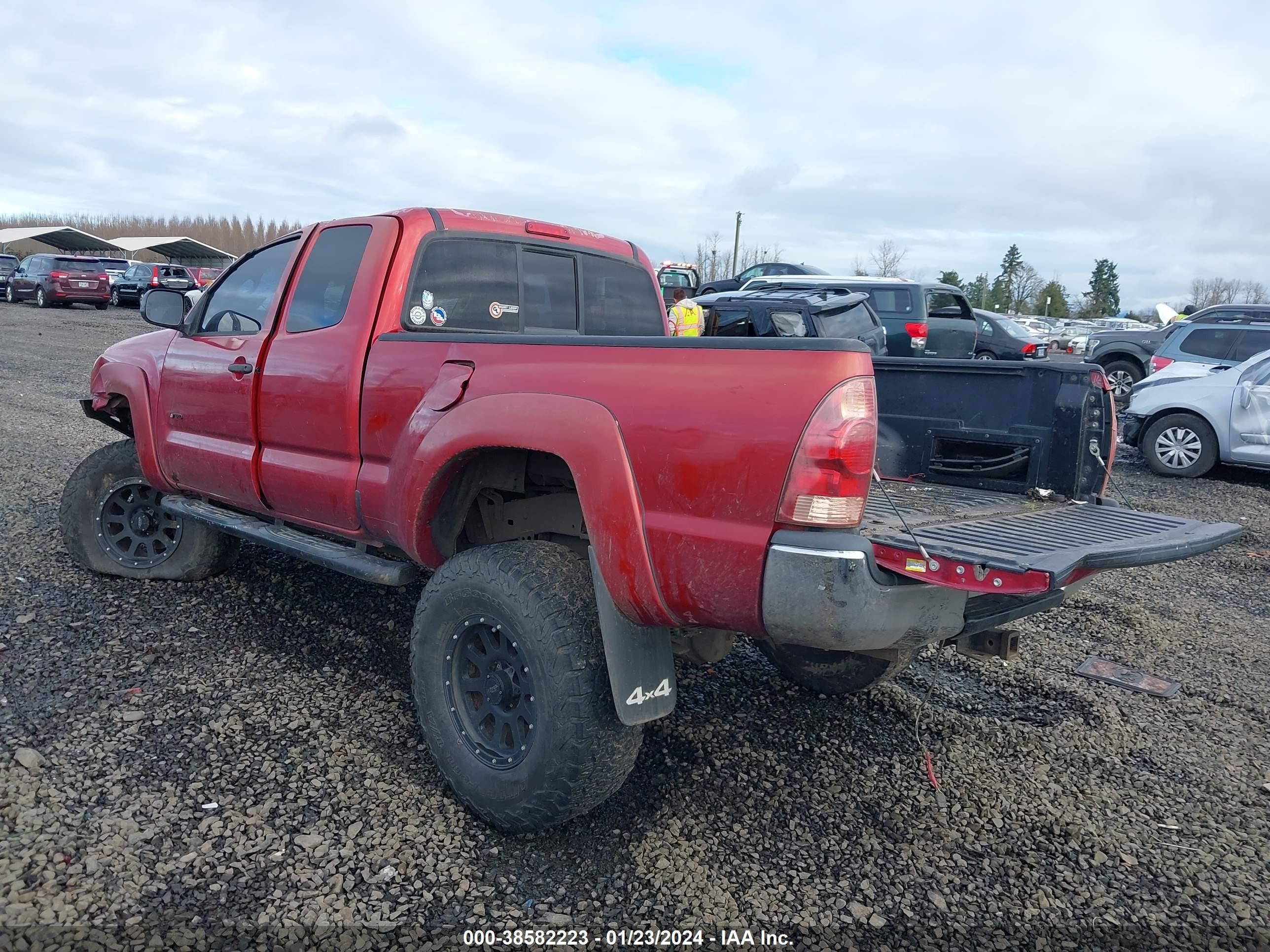 Photo 2 VIN: 5TEUX42N76Z246386 - TOYOTA TACOMA 