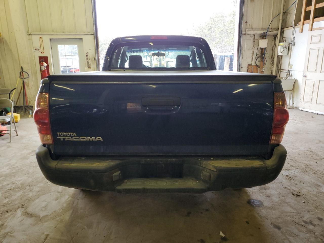 Photo 5 VIN: 5TEUX42NX8Z475616 - TOYOTA TACOMA 