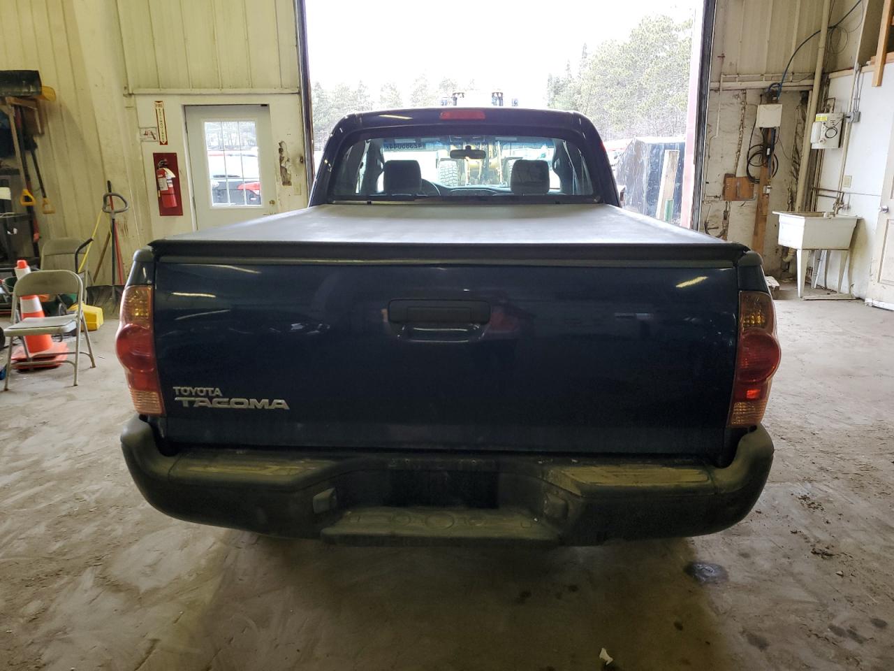 Photo 9 VIN: 5TEUX42NX8Z475616 - TOYOTA TACOMA 