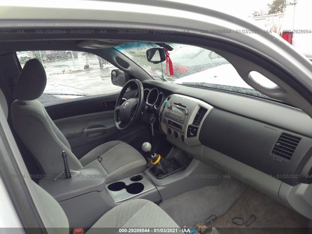 Photo 4 VIN: 5TEUX4EN0AZ739816 - TOYOTA TACOMA 