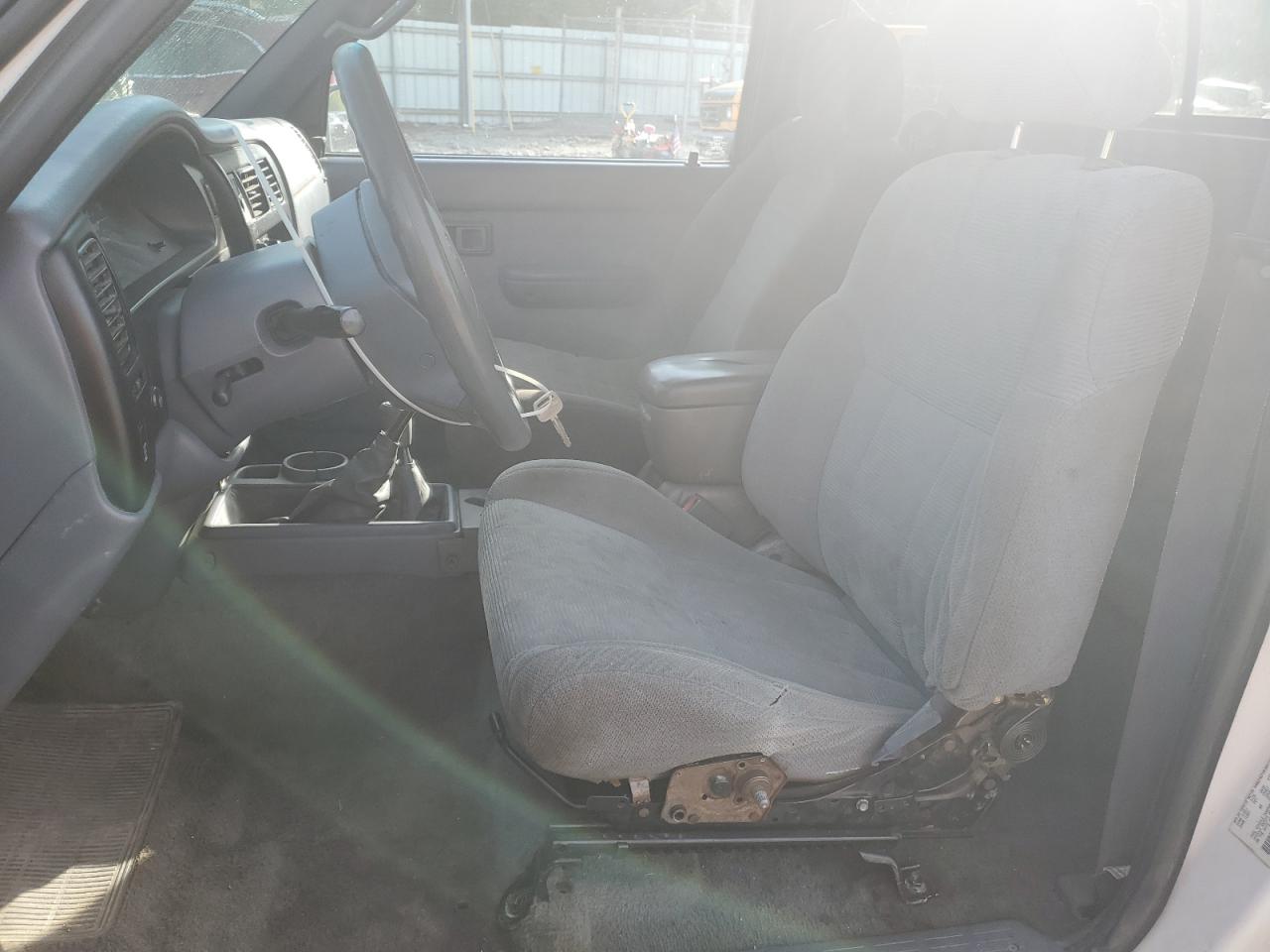 Photo 6 VIN: 5TEWM72N9YZ713491 - TOYOTA TACOMA 