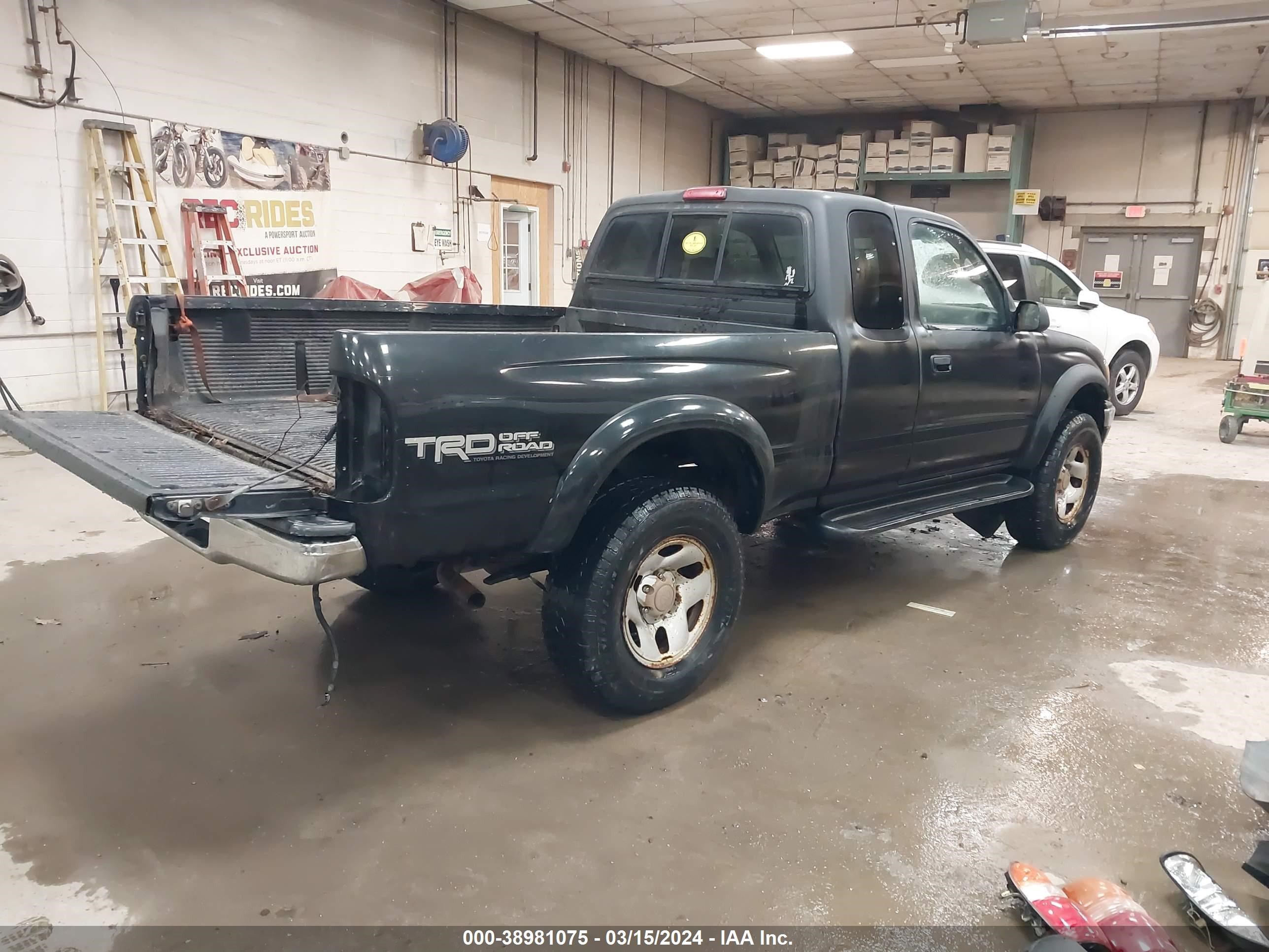 Photo 3 VIN: 5TEWM72NX2Z095380 - TOYOTA TACOMA 