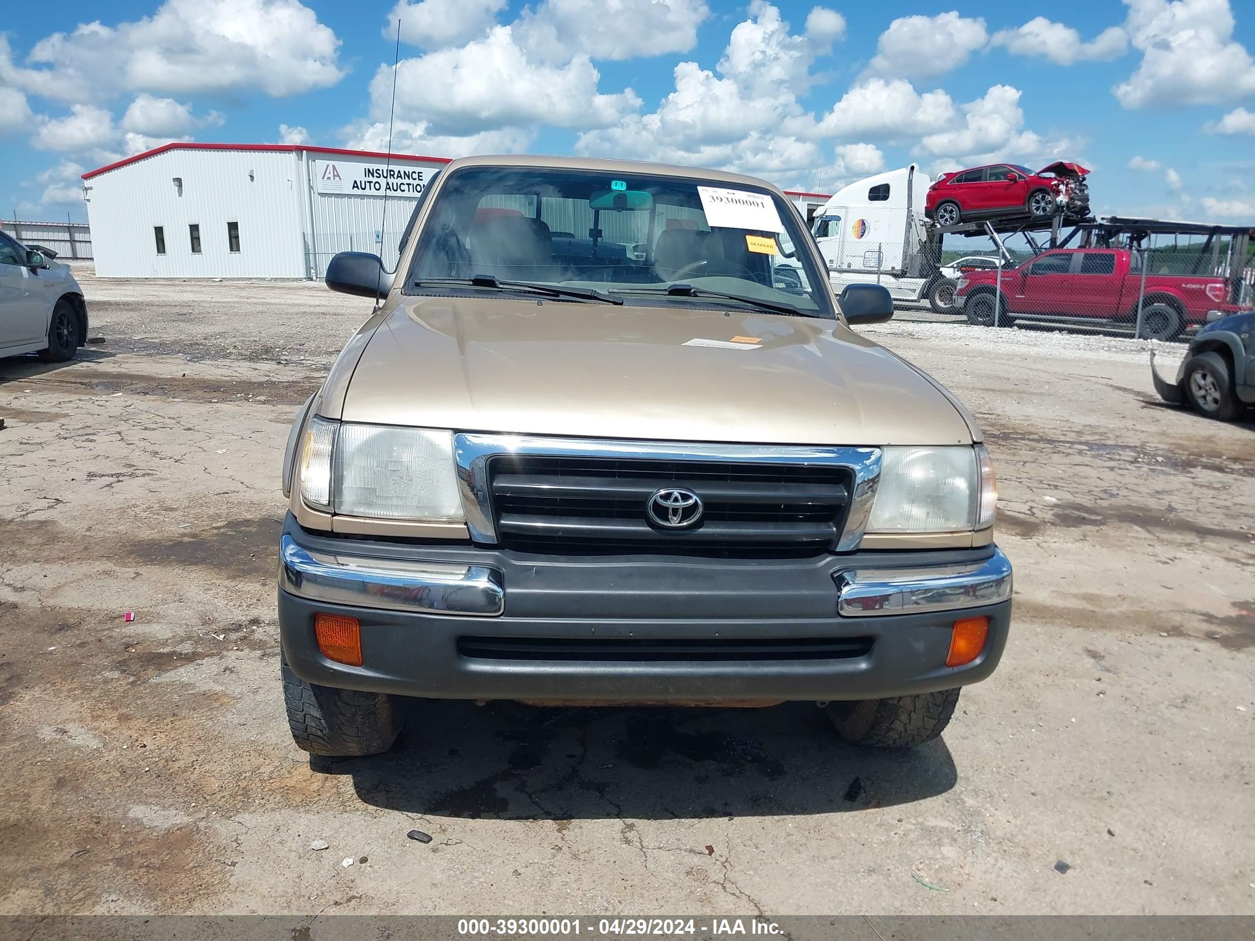 Photo 11 VIN: 5TEWN72N4YZ705487 - TOYOTA TACOMA 