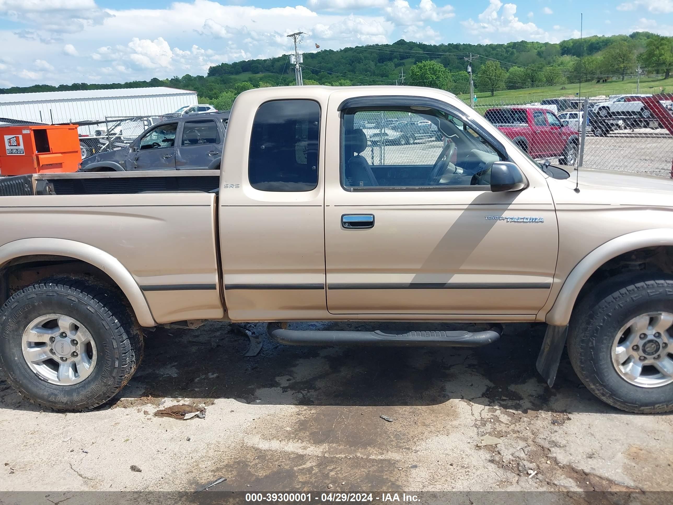 Photo 12 VIN: 5TEWN72N4YZ705487 - TOYOTA TACOMA 