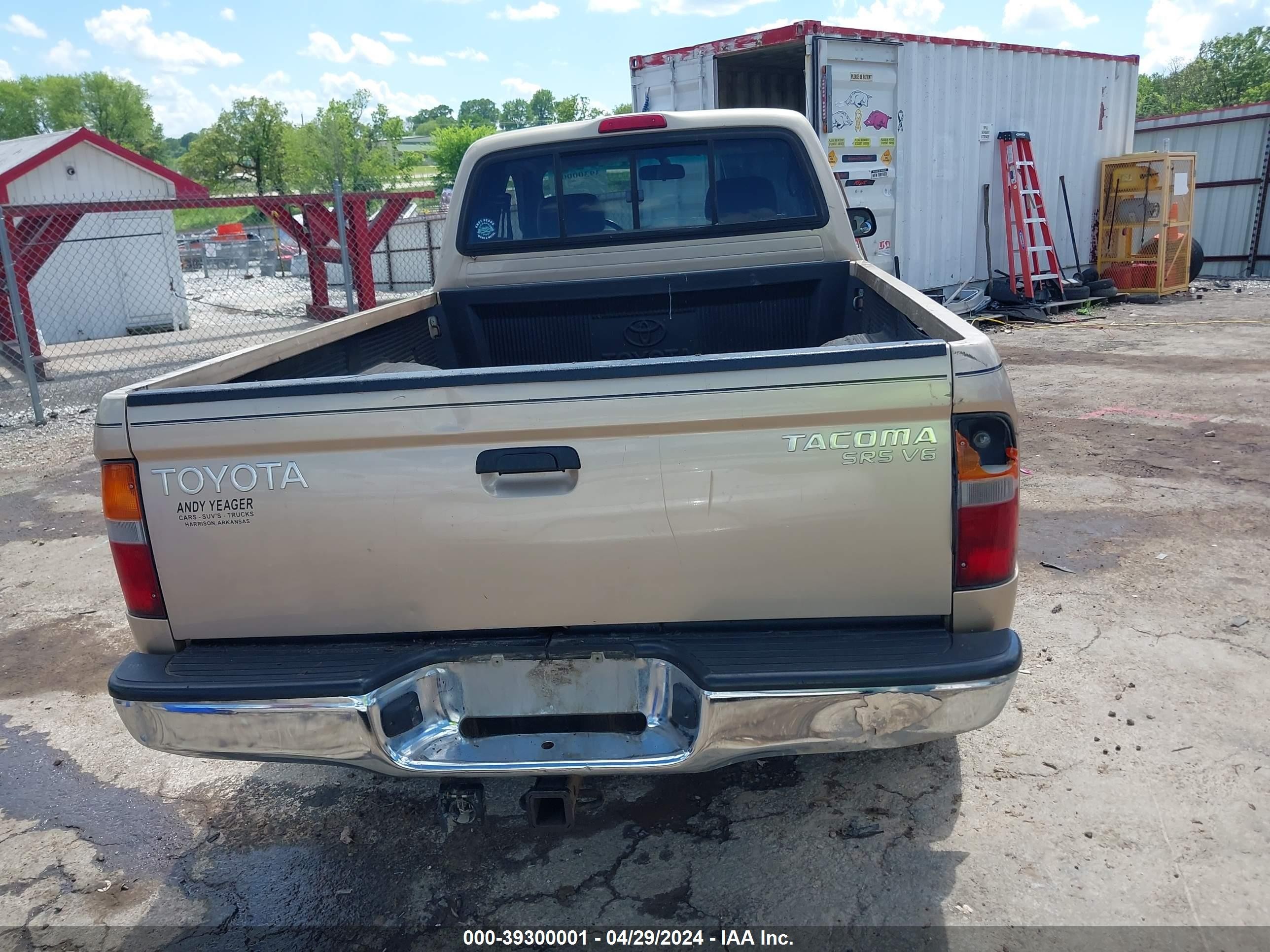 Photo 15 VIN: 5TEWN72N4YZ705487 - TOYOTA TACOMA 