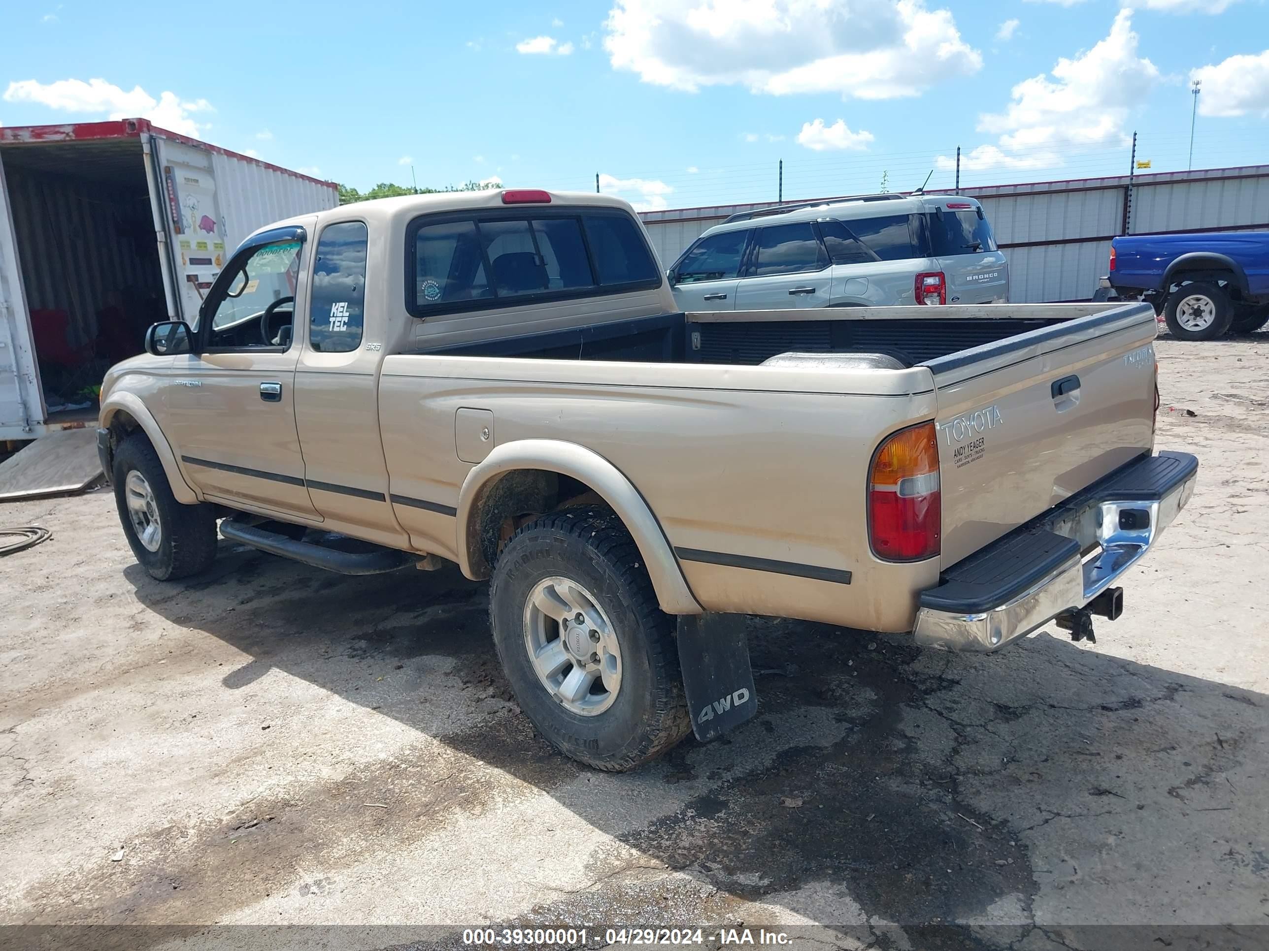 Photo 2 VIN: 5TEWN72N4YZ705487 - TOYOTA TACOMA 