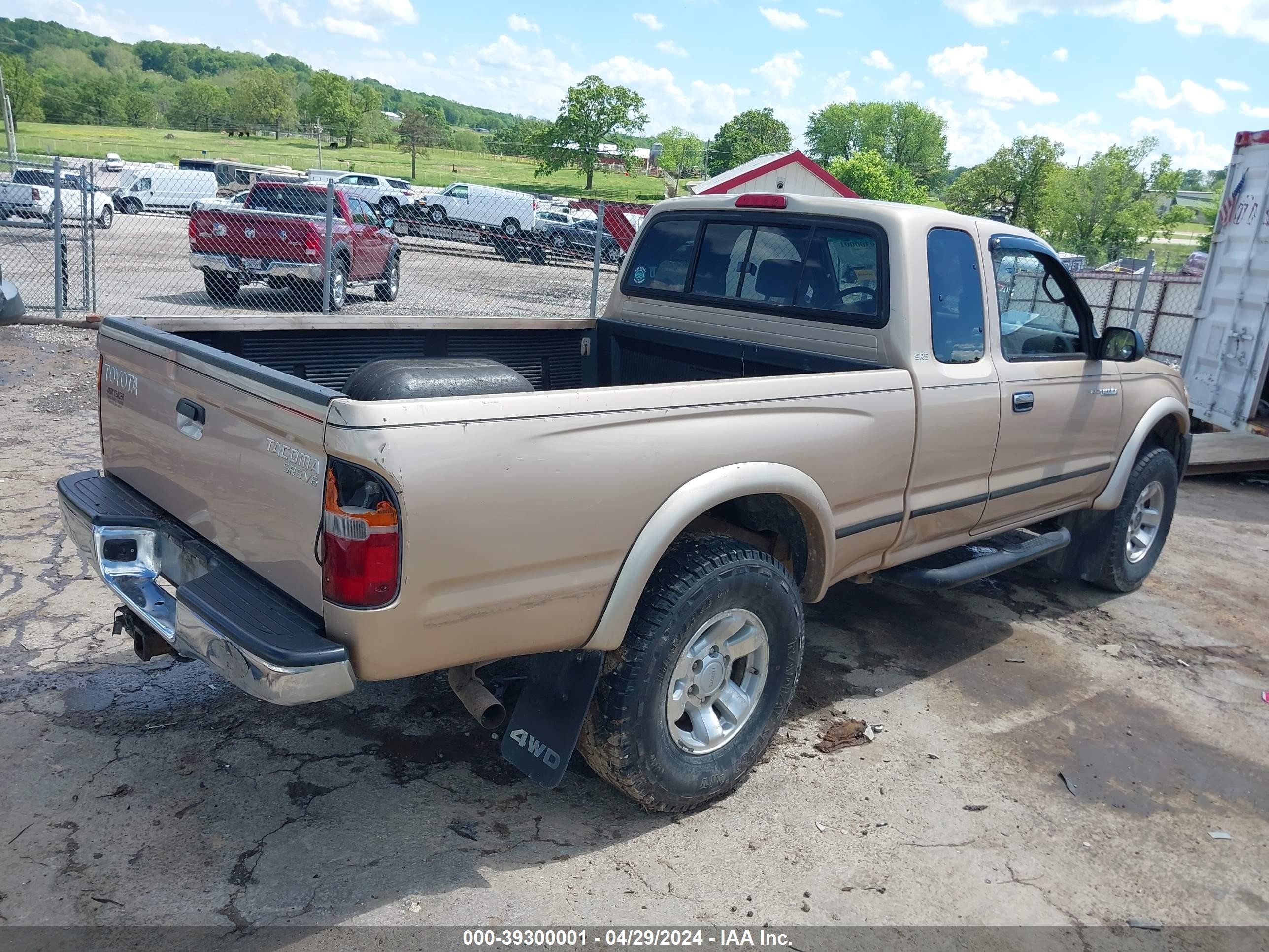 Photo 3 VIN: 5TEWN72N4YZ705487 - TOYOTA TACOMA 