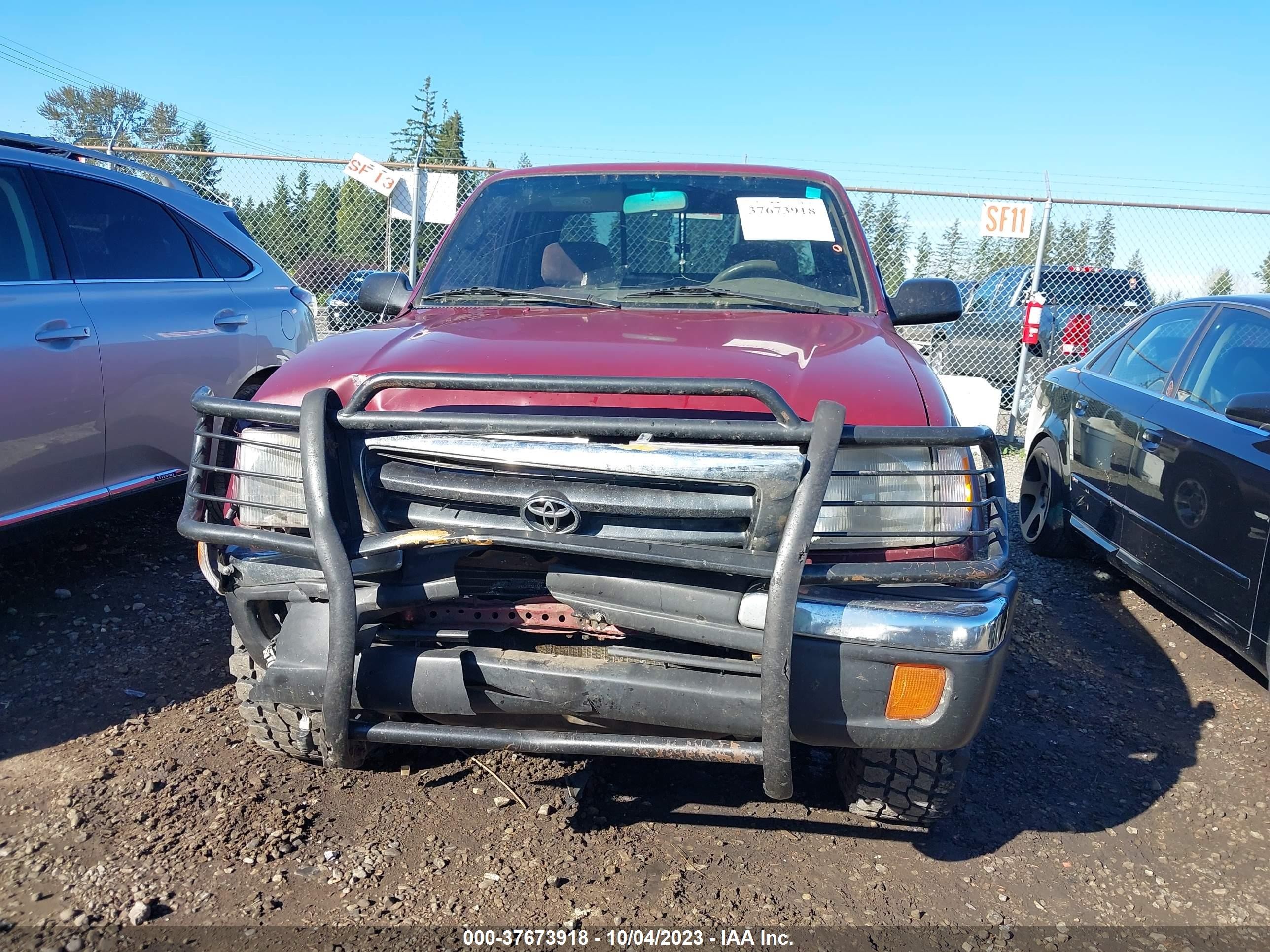 Photo 11 VIN: 5TEWN72N4YZ711404 - TOYOTA TACOMA 