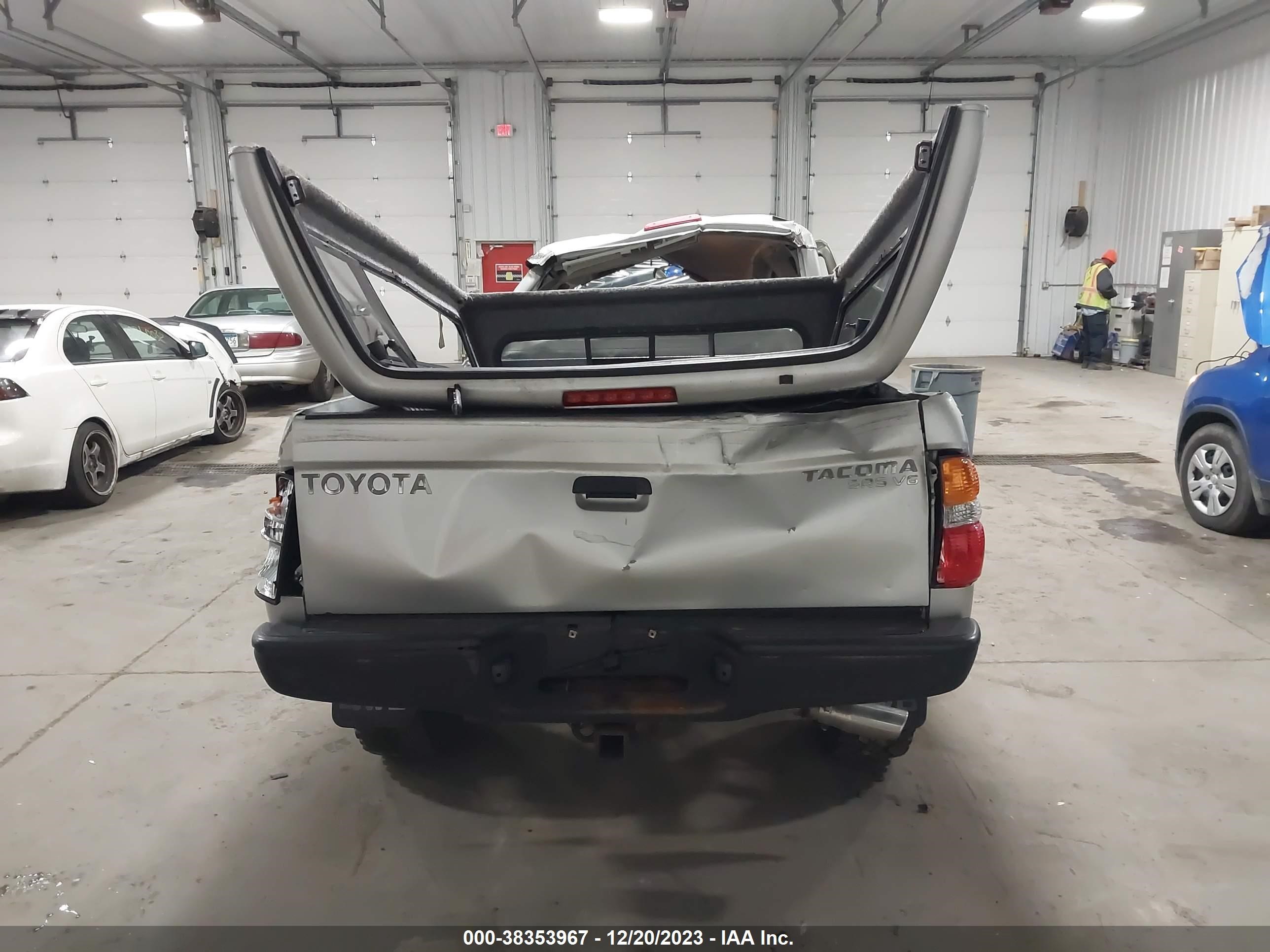 Photo 16 VIN: 5TEWN72N74Z356917 - TOYOTA TACOMA 