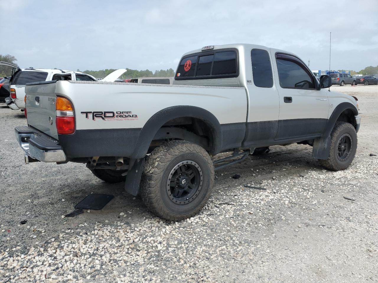 Photo 2 VIN: 5TEWN72N92Z011014 - TOYOTA TACOMA 