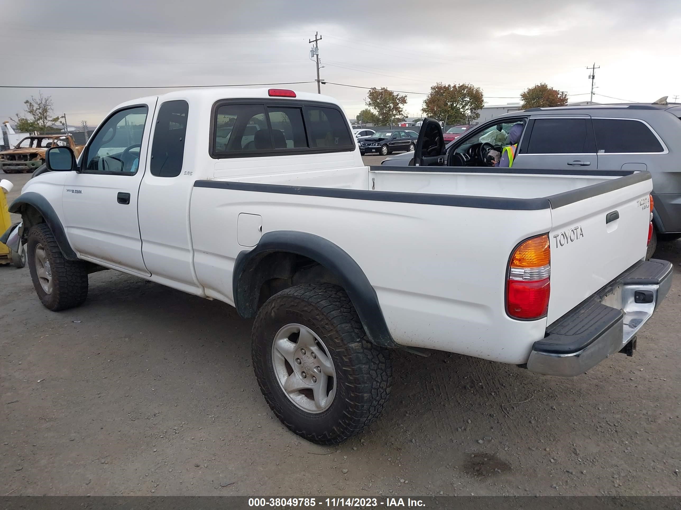 Photo 2 VIN: 5TEWN72N92Z887372 - TOYOTA TACOMA 