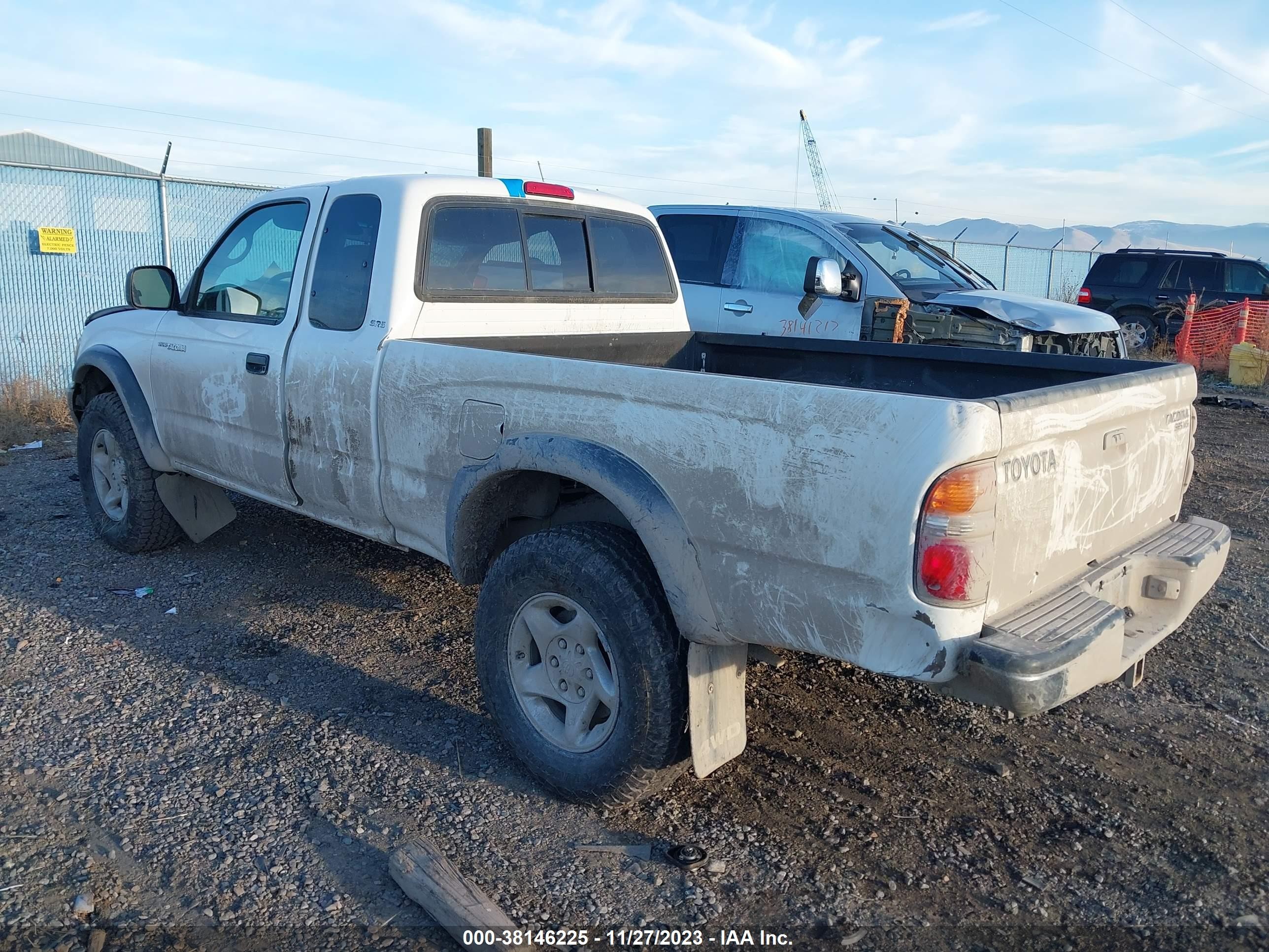 Photo 2 VIN: 5TEWN72NX4Z390852 - TOYOTA TACOMA 