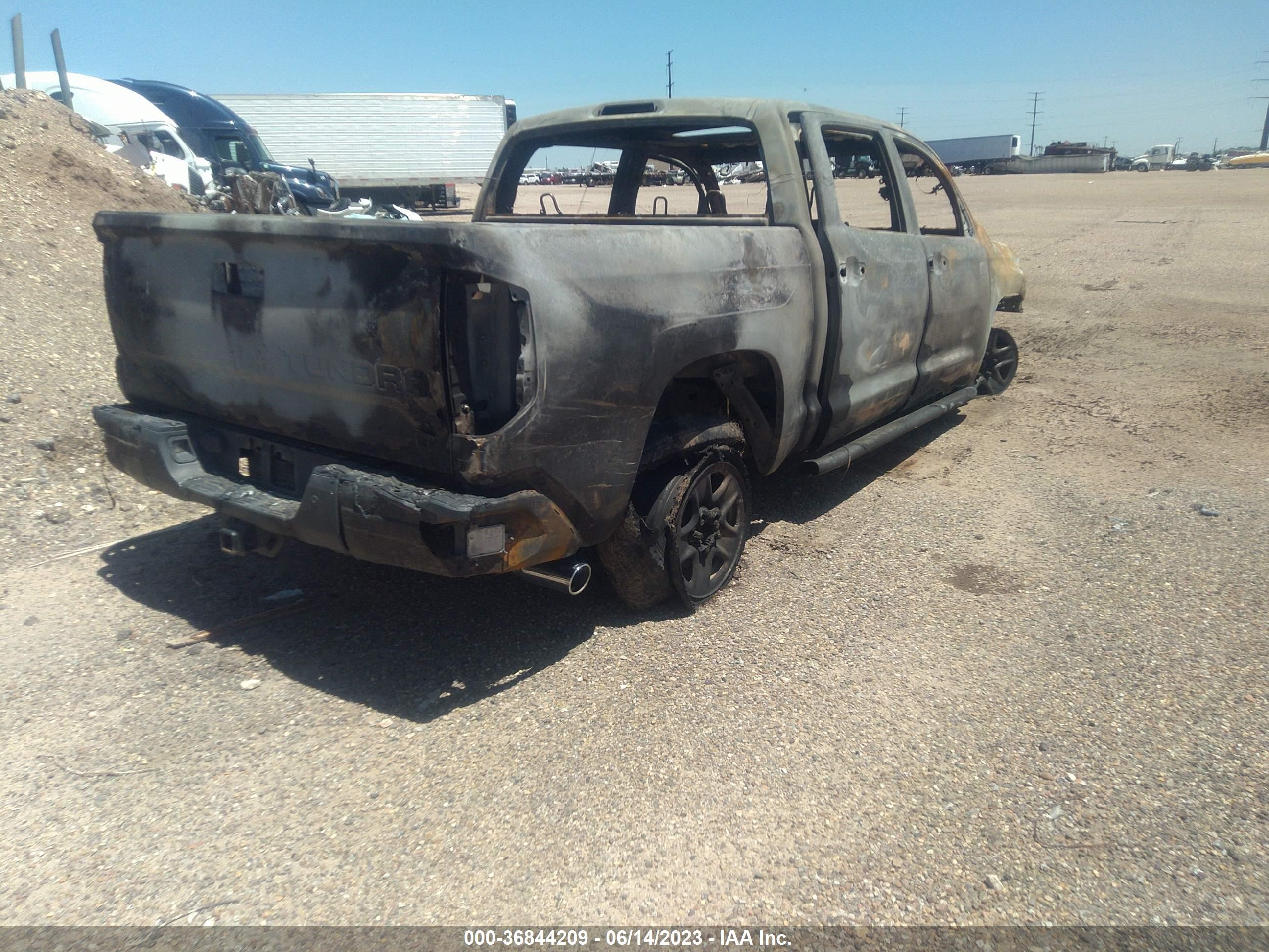 Photo 3 VIN: 5TFAW5F10GX574437 - TOYOTA TUNDRA 