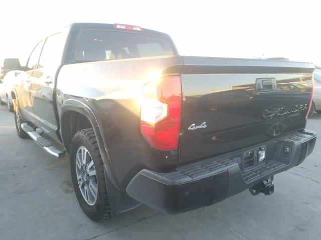 Photo 2 VIN: 5TFAW5F13JX688956 - TOYOTA TUNDRA CRE 