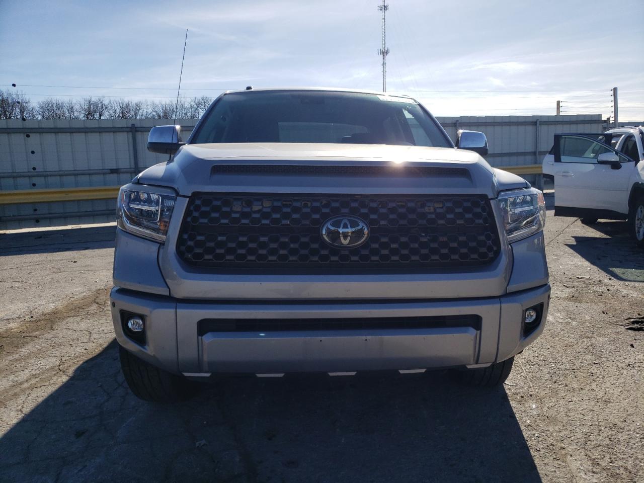 Photo 4 VIN: 5TFAW5F15JX709192 - TOYOTA TUNDRA 