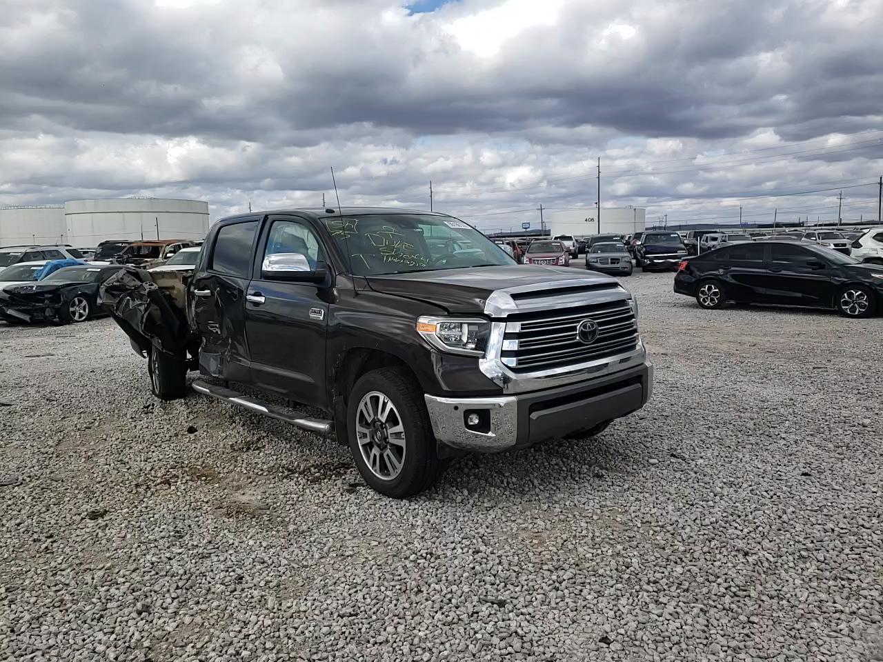 Photo 10 VIN: 5TFAW5F17JX688149 - TOYOTA TUNDRA 4WD 