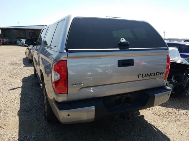 Photo 2 VIN: 5TFAW5F17JX728987 - TOYOTA TUNDRA CRE 