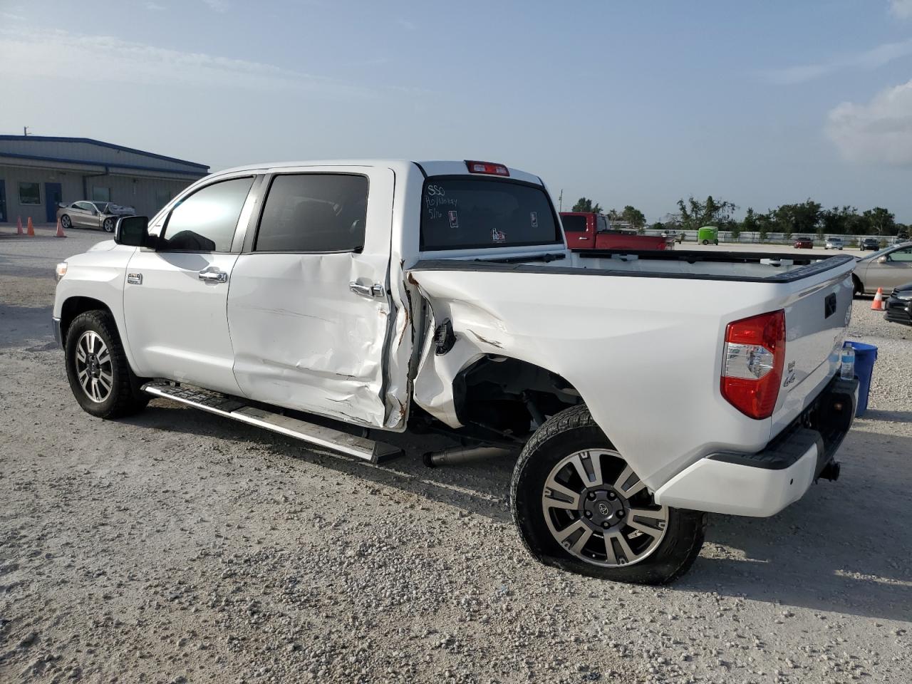 Photo 1 VIN: 5TFAW5F18JX719120 - TOYOTA TUNDRA 