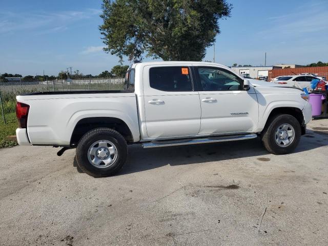 Photo 2 VIN: 5TFAX5GN0JX126107 - TOYOTA TACOMA DOU 