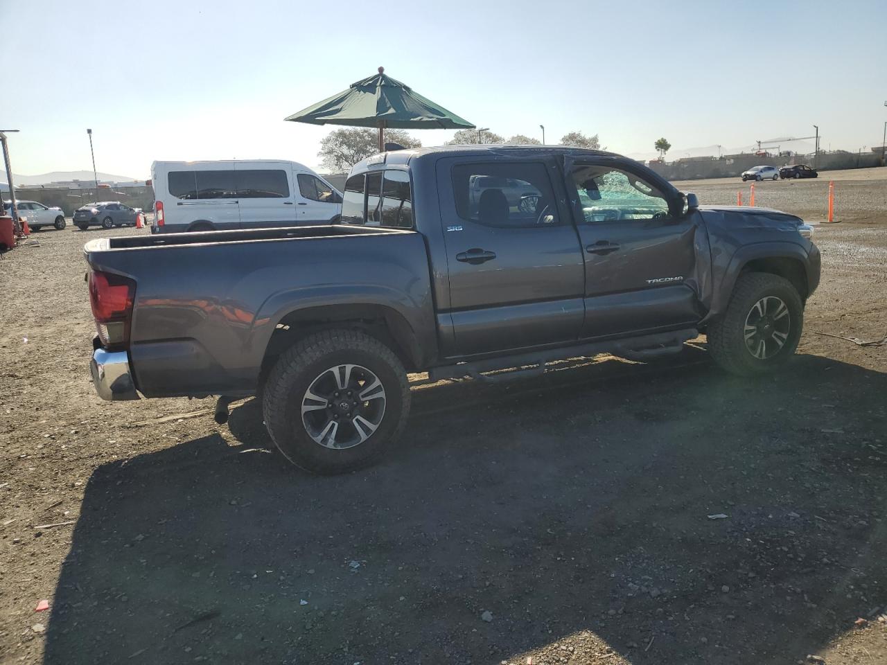 Photo 2 VIN: 5TFAX5GN1KX163068 - TOYOTA TACOMA 