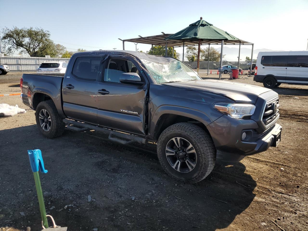 Photo 3 VIN: 5TFAX5GN1KX163068 - TOYOTA TACOMA 