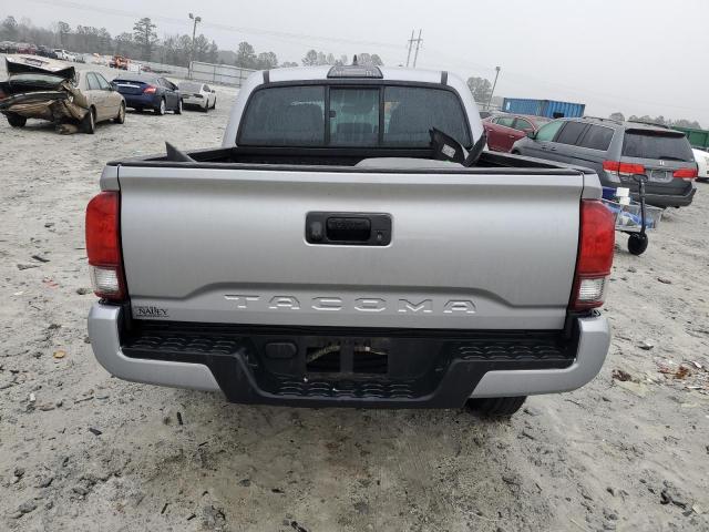 Photo 5 VIN: 5TFAX5GN2JX131633 - TOYOTA TACOMA DOU 