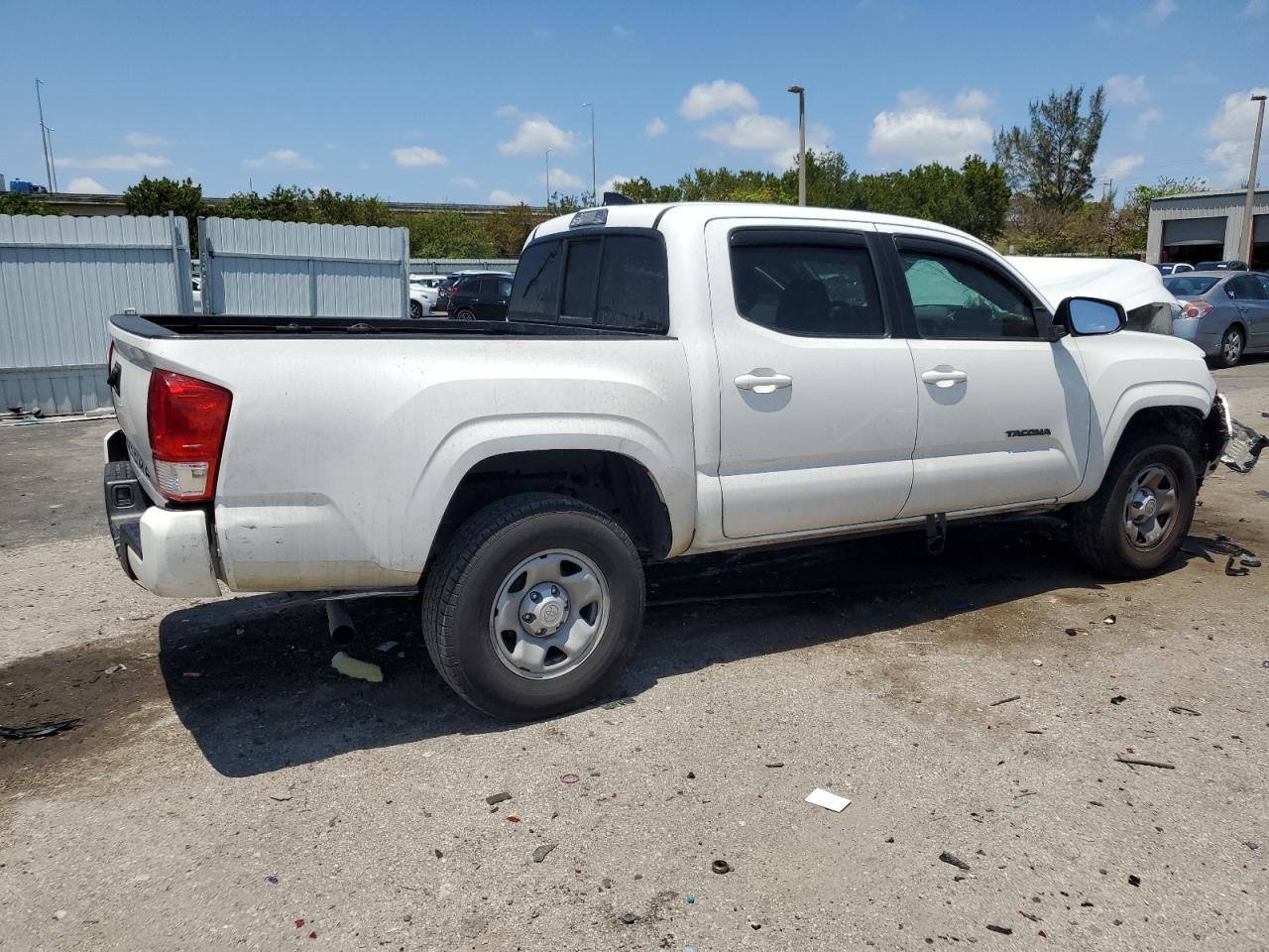 Photo 2 VIN: 5TFAX5GN3HX074854 - TOYOTA TACOMA 