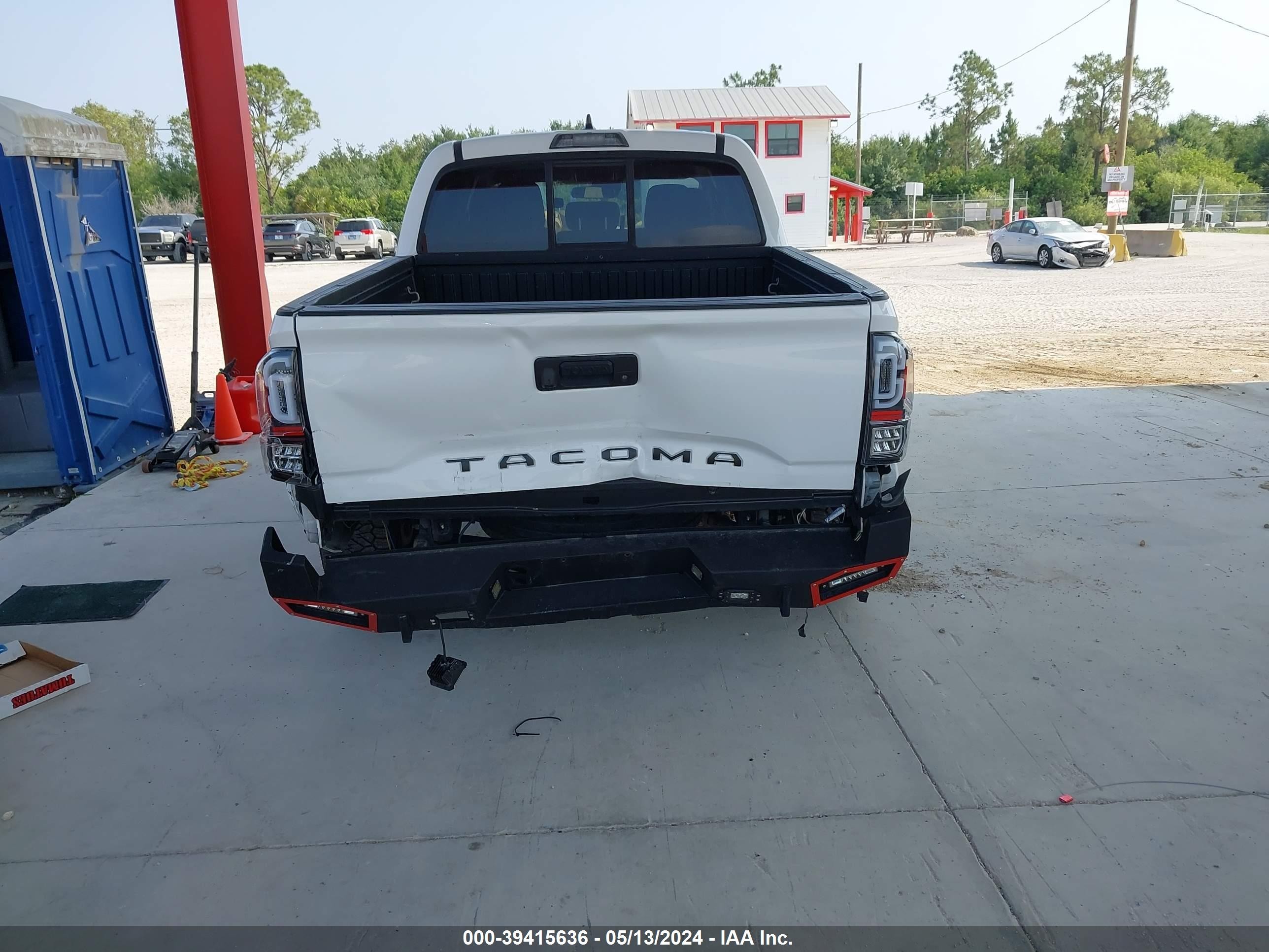 Photo 15 VIN: 5TFAX5GN4KX140836 - TOYOTA TACOMA 