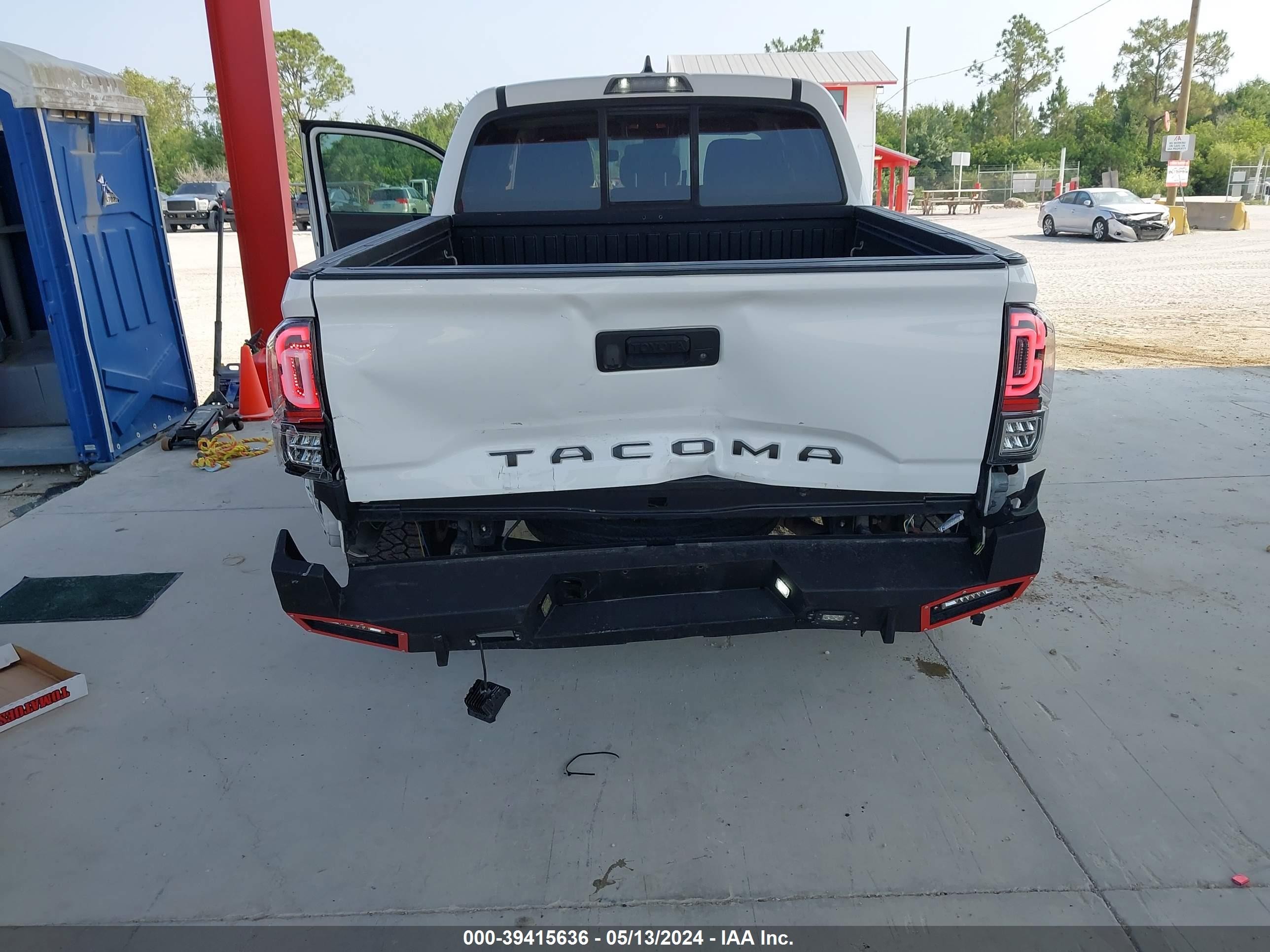 Photo 5 VIN: 5TFAX5GN4KX140836 - TOYOTA TACOMA 