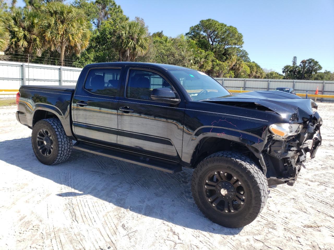 Photo 3 VIN: 5TFAX5GN5JX124739 - TOYOTA TACOMA 