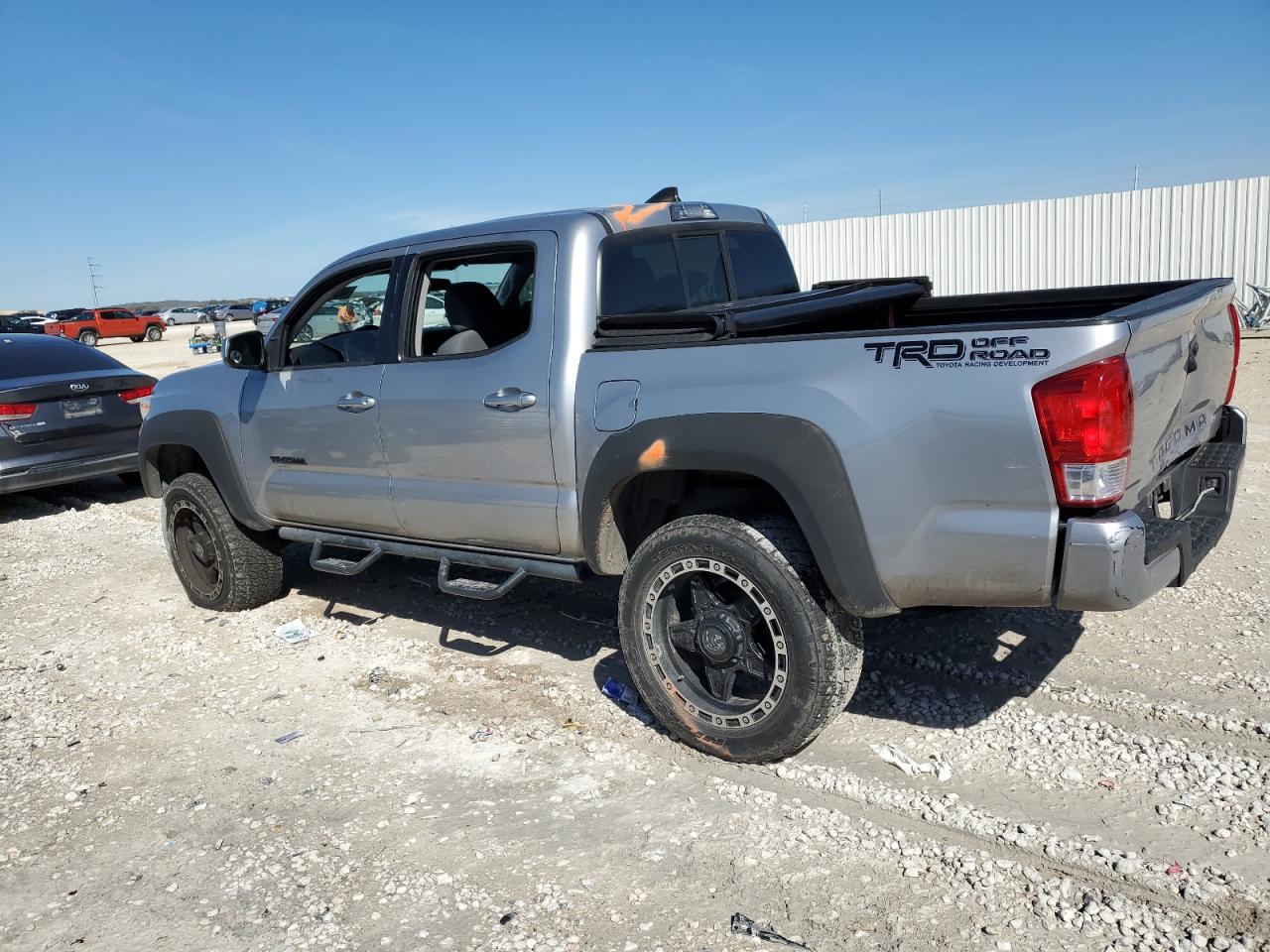 Photo 1 VIN: 5TFAX5GN6HX097352 - TOYOTA TACOMA 